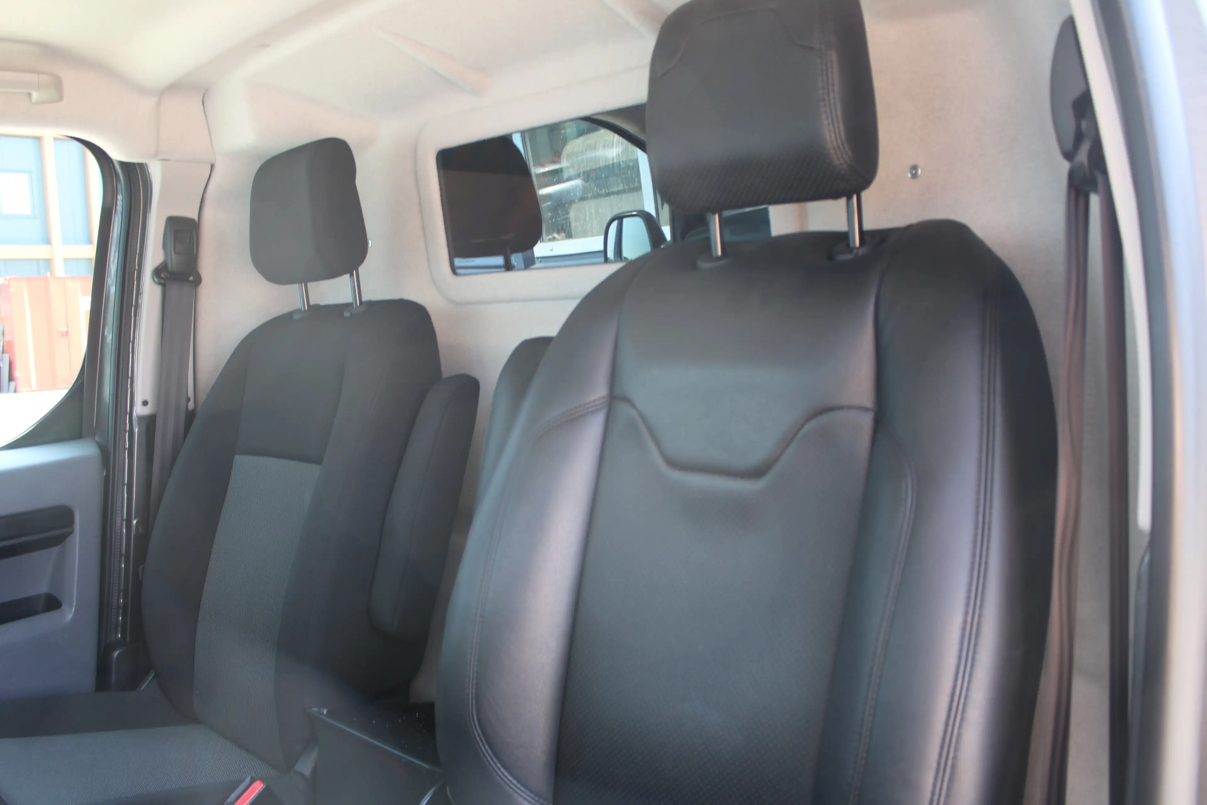 Peugeot e-Expert L2 75 kWh | CAMERA | BETIMMERING | SIDE + BACK BAR — photo 13