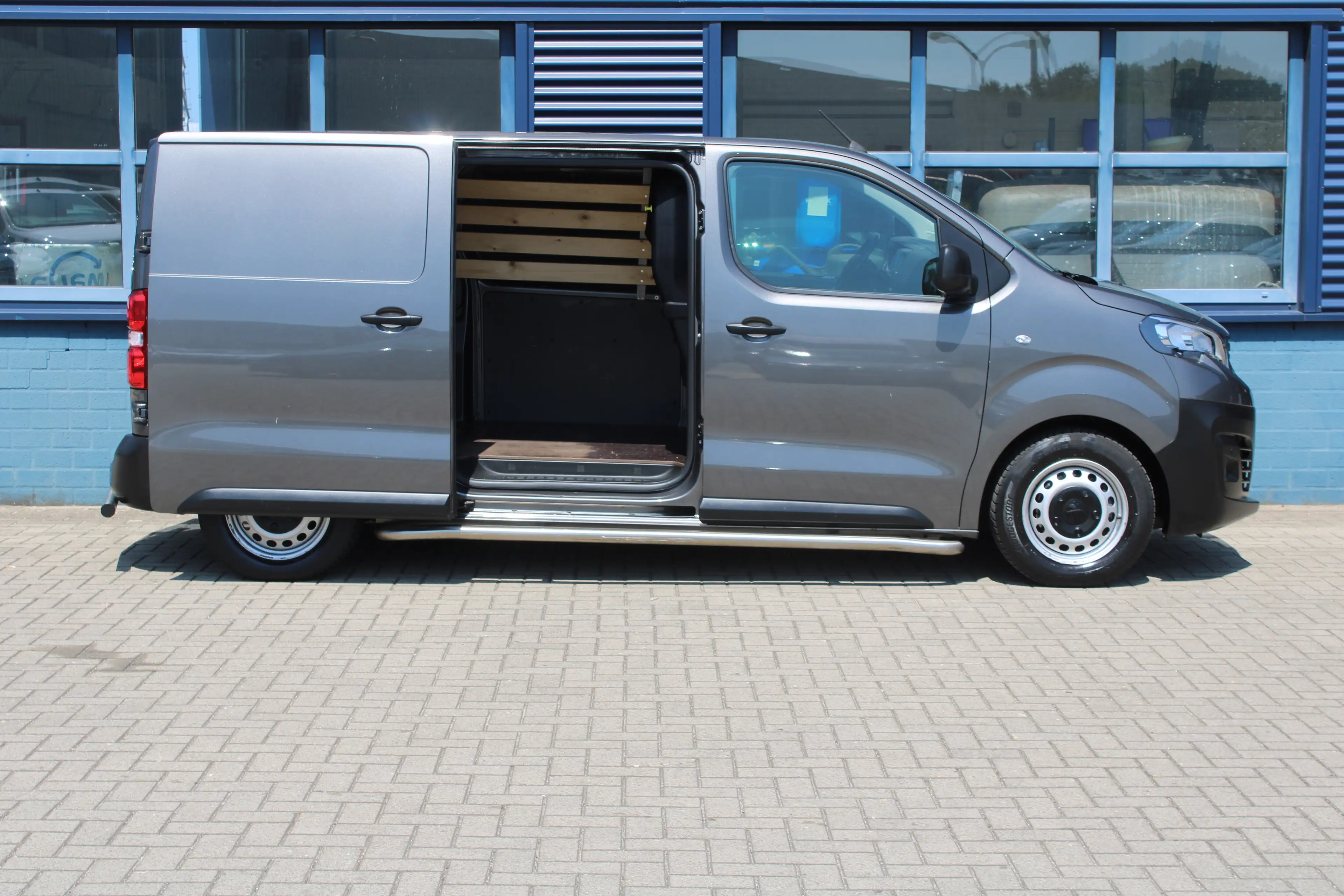 Peugeot e-Expert L2 75 kWh | CAMERA | BETIMMERING | SIDE + BACK BAR — photo 10