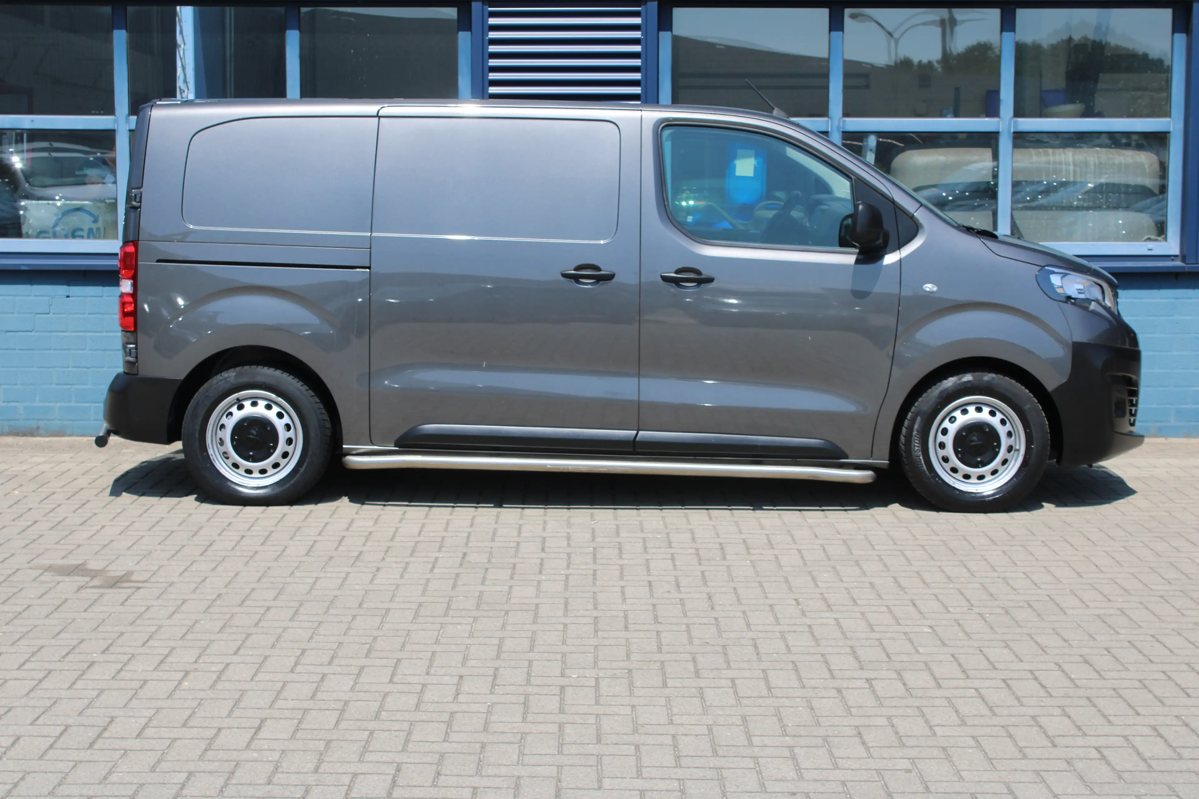 Peugeot e-Expert L2 75 kWh | CAMERA | BETIMMERING | SIDE + BACK BAR — photo 9