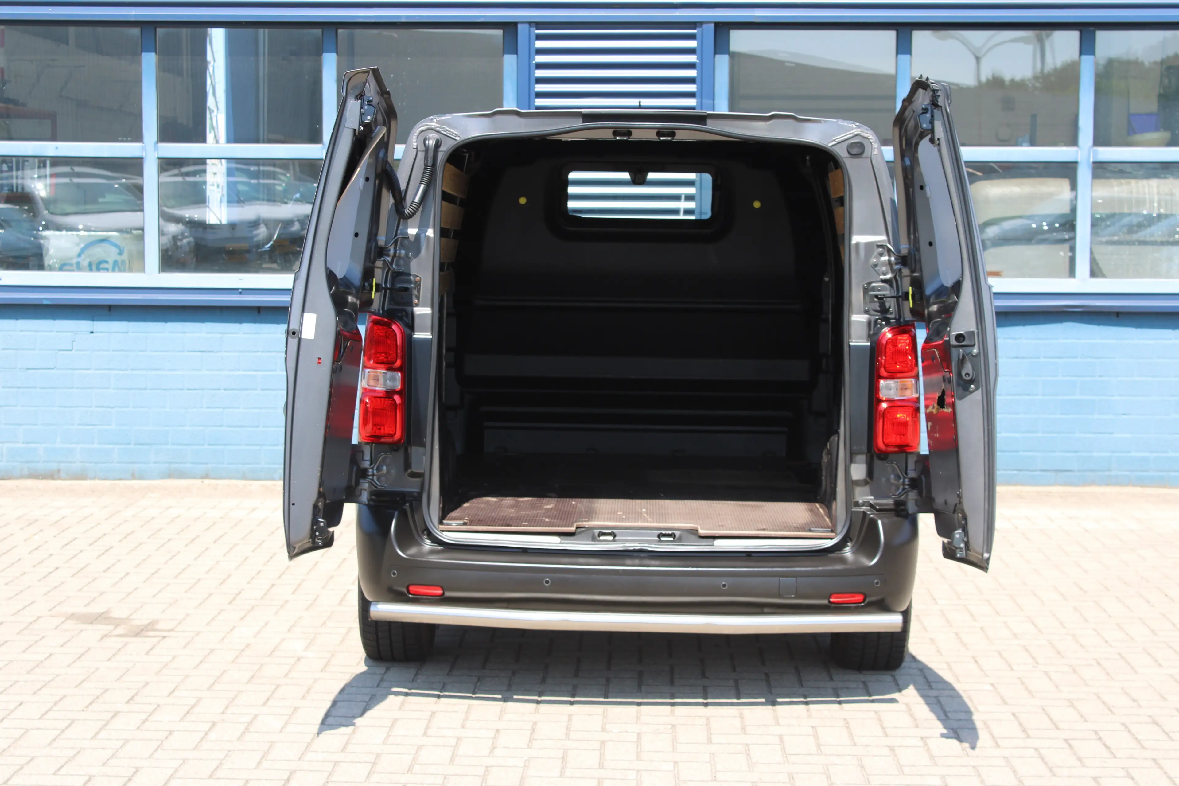 Peugeot e-Expert L2 75 kWh | CAMERA | BETIMMERING | SIDE + BACK BAR — photo 5