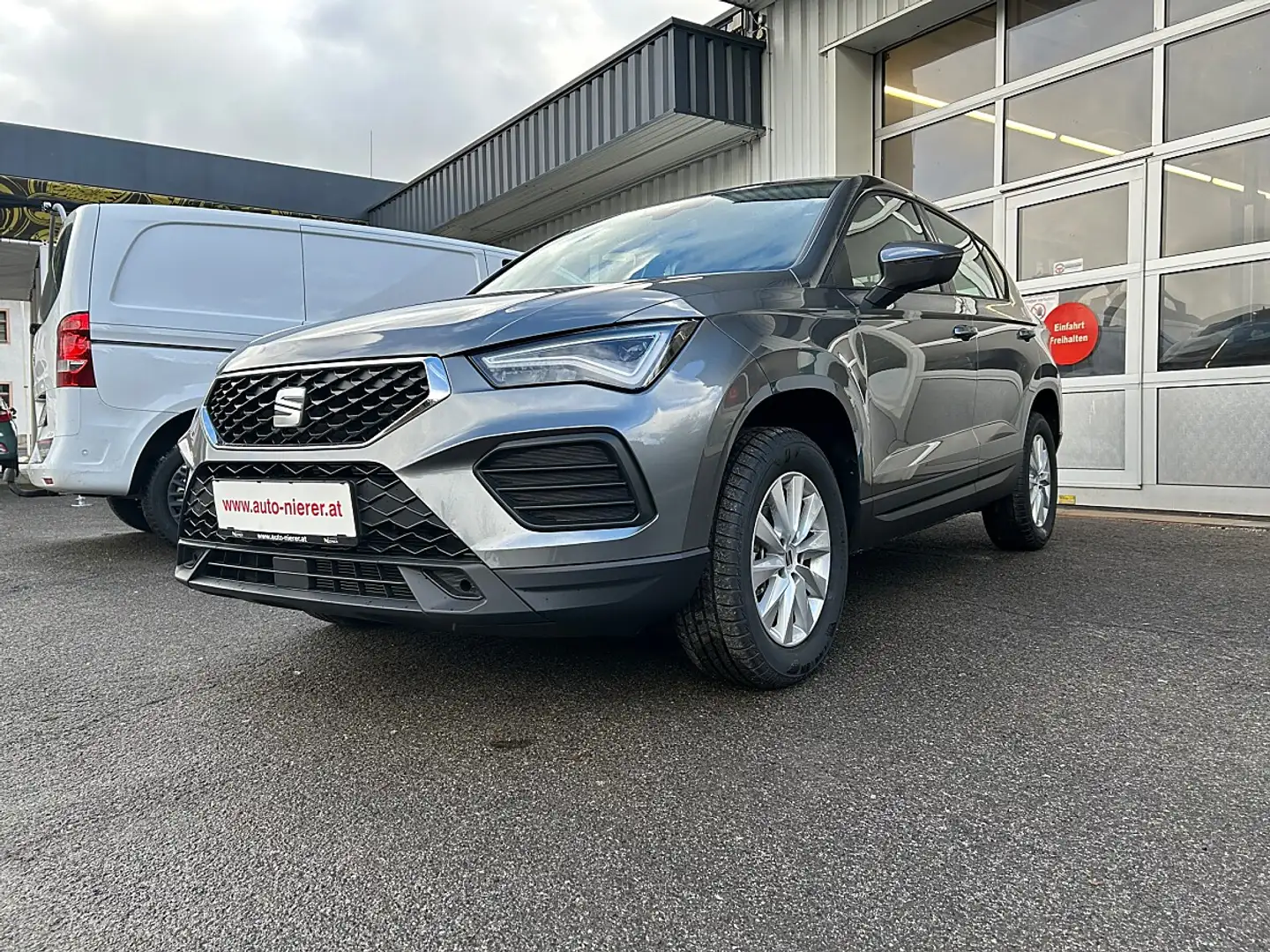 SEAT Ateca 1,0 TSI Reference Edition Grau - 1