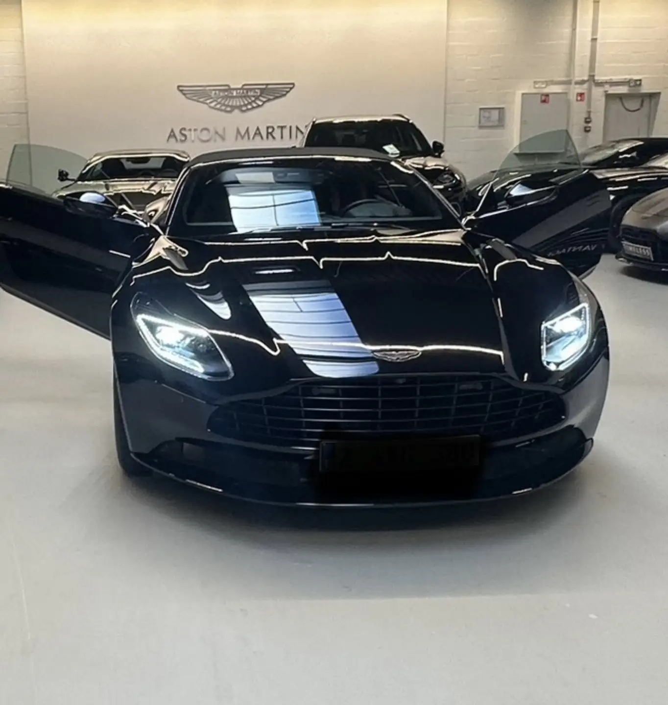애스턴마틴 DB11 V8 Volante 2022 검정 사진 4