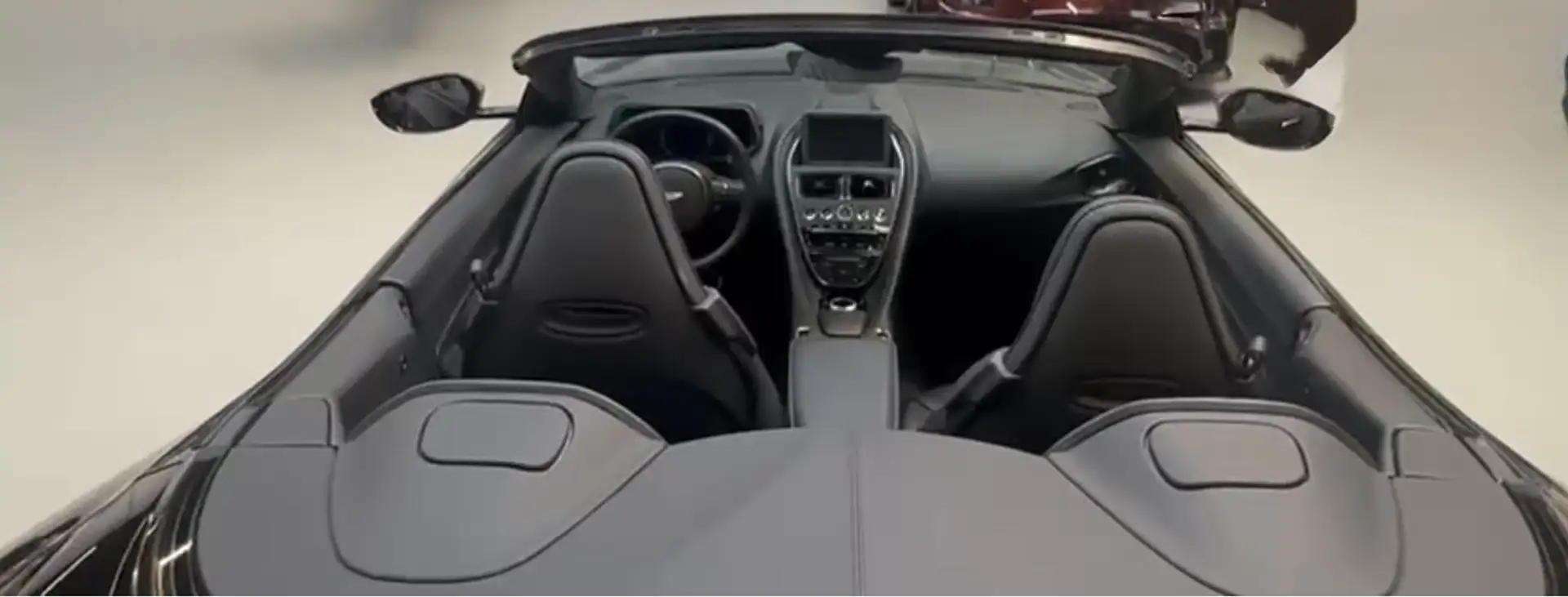 애스턴마틴 DB11 V8 Volante 2022 검정 사진 8