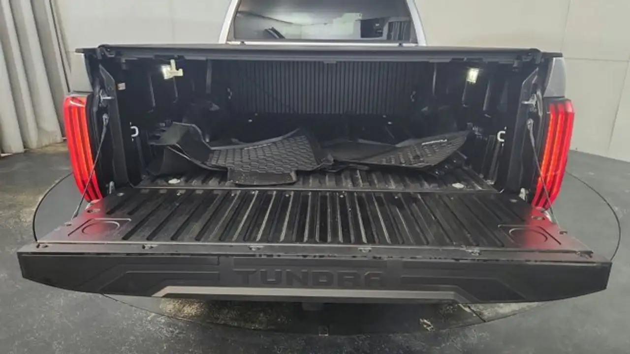 Toyota Tundra снимка Toyota Tundra