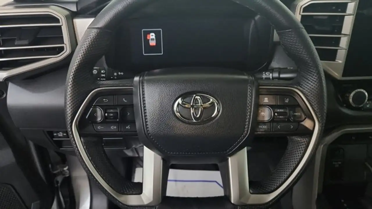 Toyota Tundra снимка Toyota Tundra
