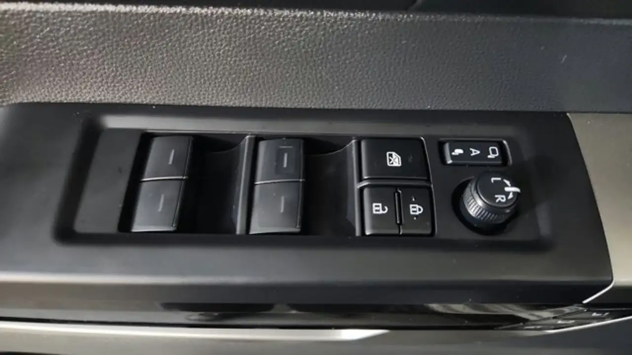 Toyota Tundra снимка Toyota Tundra