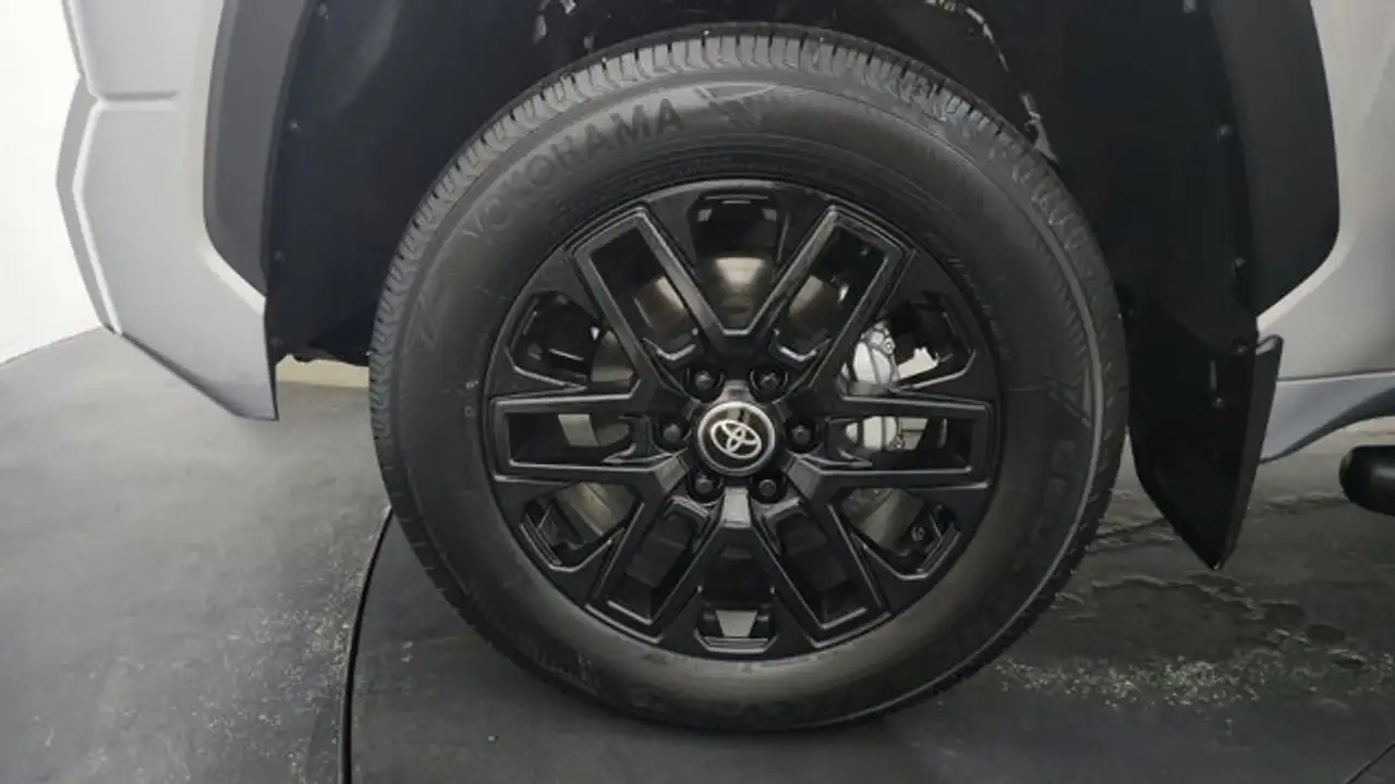 Toyota Tundra снимка Toyota Tundra