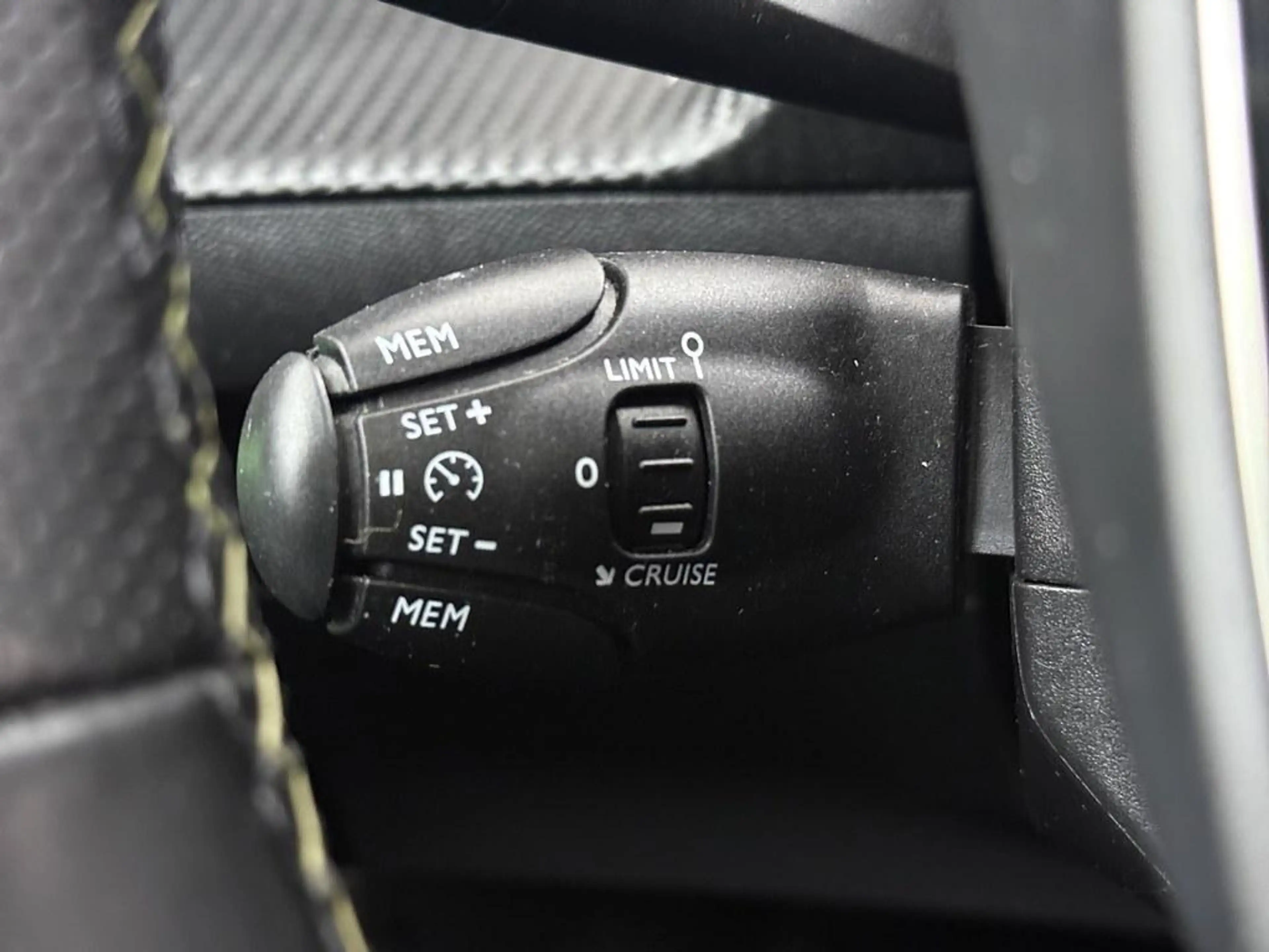 Peugeot e-2008 EV GT 50 kWh Pano/Led/Nav/Camera/Vc/H.Leder/Ecc/ K — photo 11