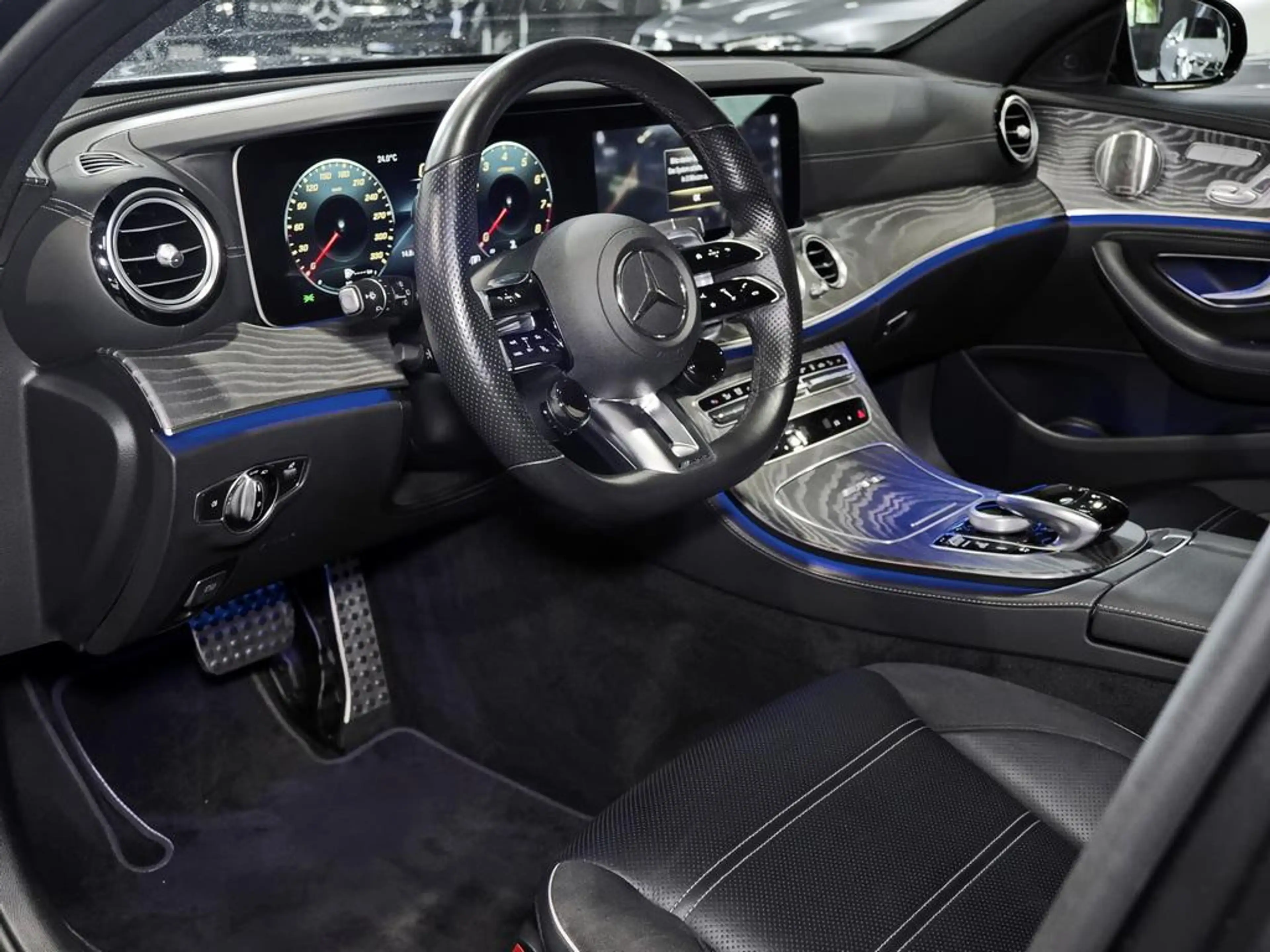 Mercedes-Benz E 63 AMG E 63 S AMG T 4M NIGHT DRIVERS-P. PANO BURMESTER — photo 9