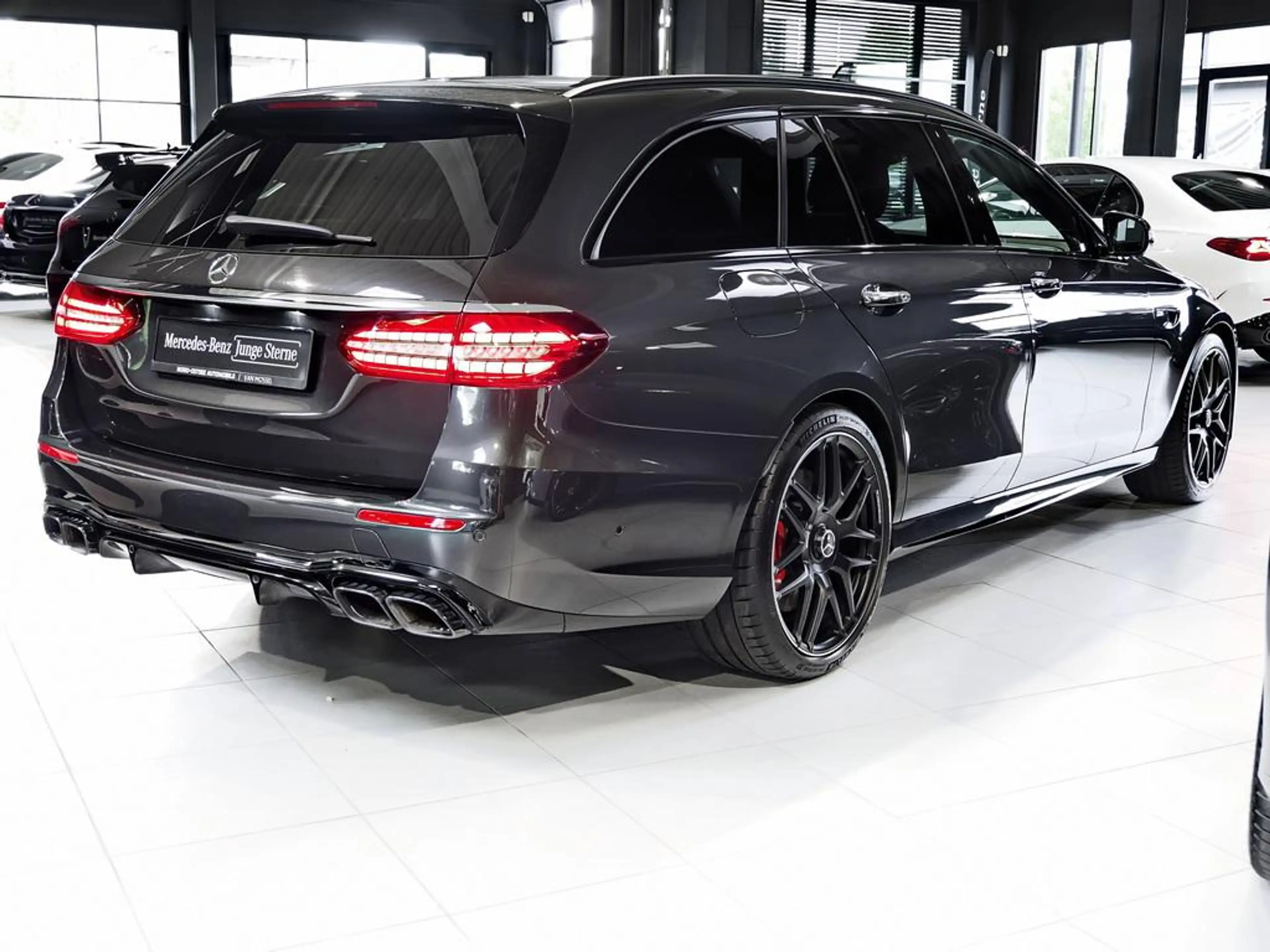 Mercedes-Benz E 63 AMG E 63 S AMG T 4M NIGHT DRIVERS-P. PANO BURMESTER — photo 6