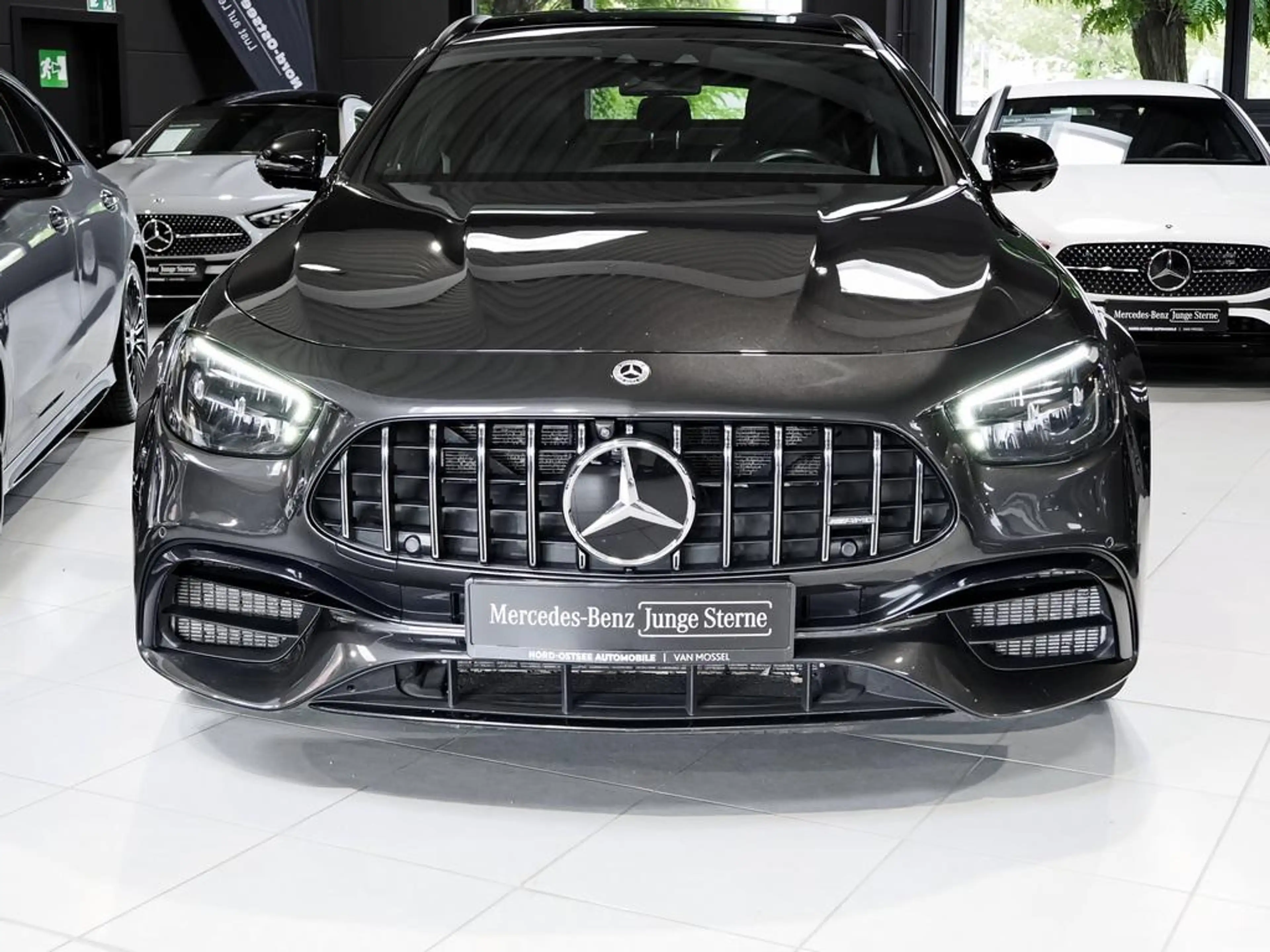 Mercedes-Benz E 63 AMG E 63 S AMG T 4M NIGHT DRIVERS-P. PANO BURMESTER — photo 4