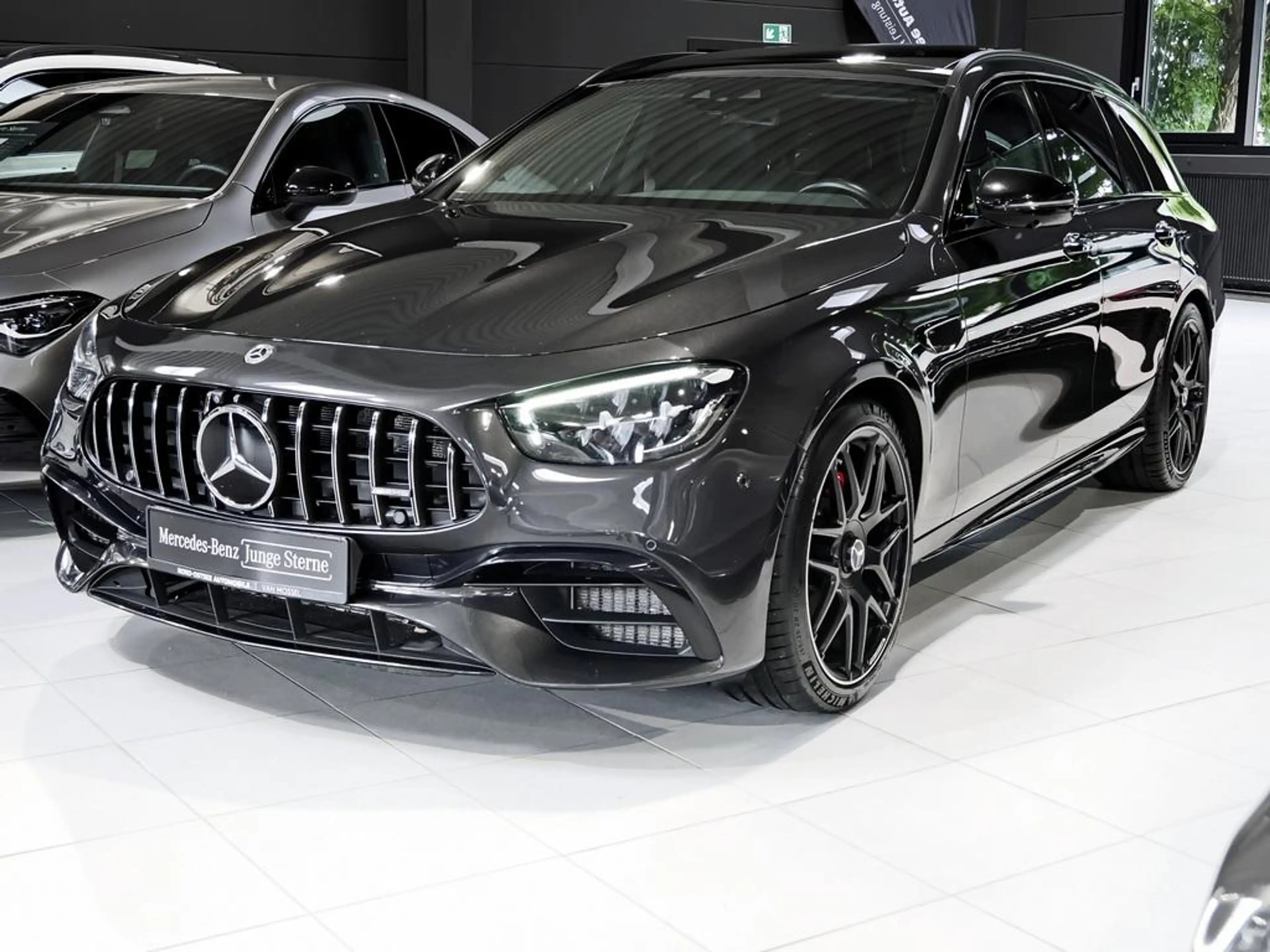 Mercedes-Benz E 63 AMG E 63 S AMG T 4M NIGHT DRIVERS-P. PANO BURMESTER — photo 8