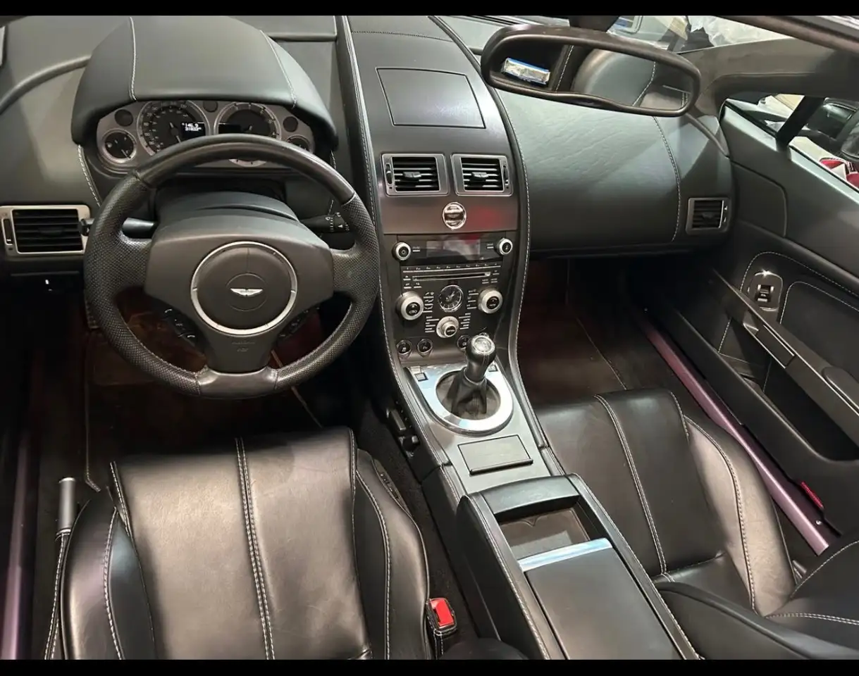 Aston Martin Vantage снимка Aston Martin Vantage