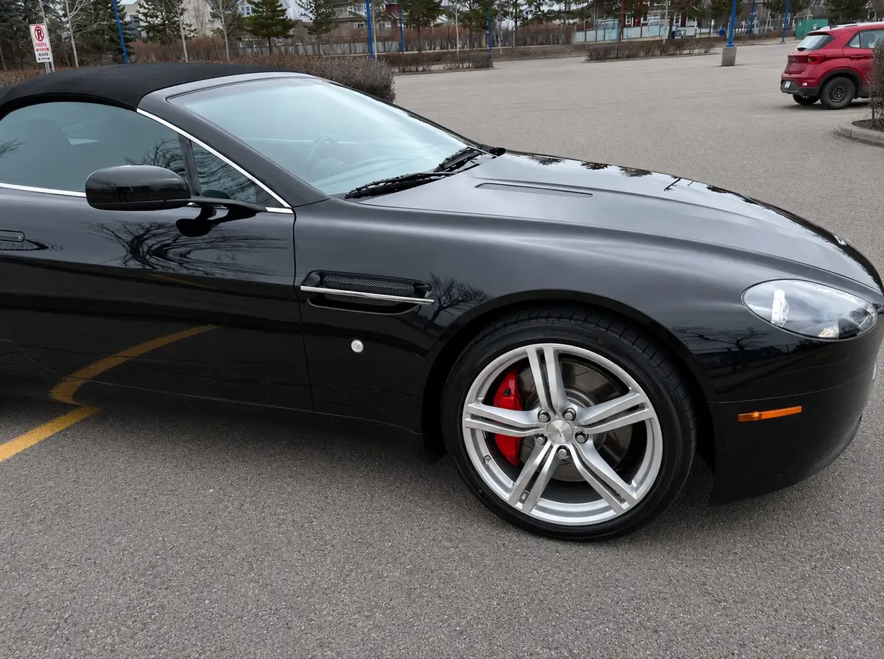 Aston Martin Vantage снимка Aston Martin Vantage