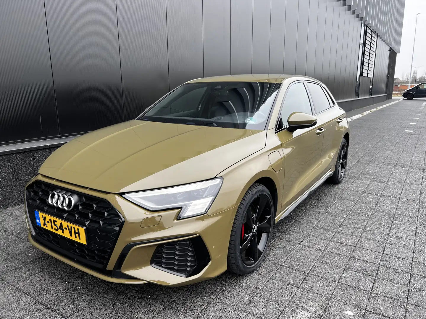 Audi A3 Sportback 45 TFSI e S edition Competition Plug-in Groen - 1