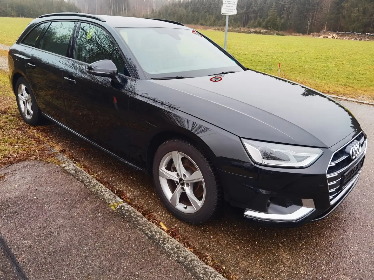 Audi A4 Avant 35 TFSI advanced Schwarz - 2