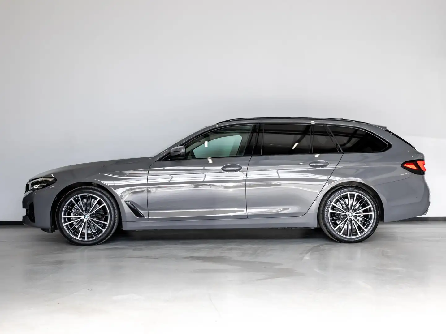BMW 520 5-serie Touring 520d High Executive Edition / 190p Grijs - 2