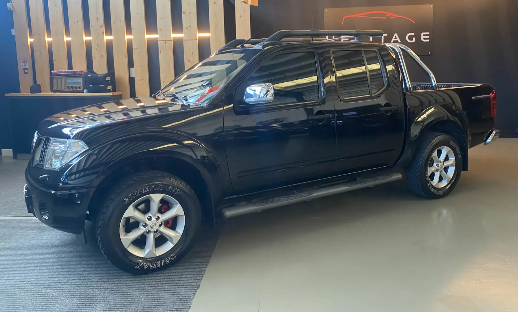Nissan Navara Navara d.cab 2.5 dci LE 174cv AWD Чорний - 1