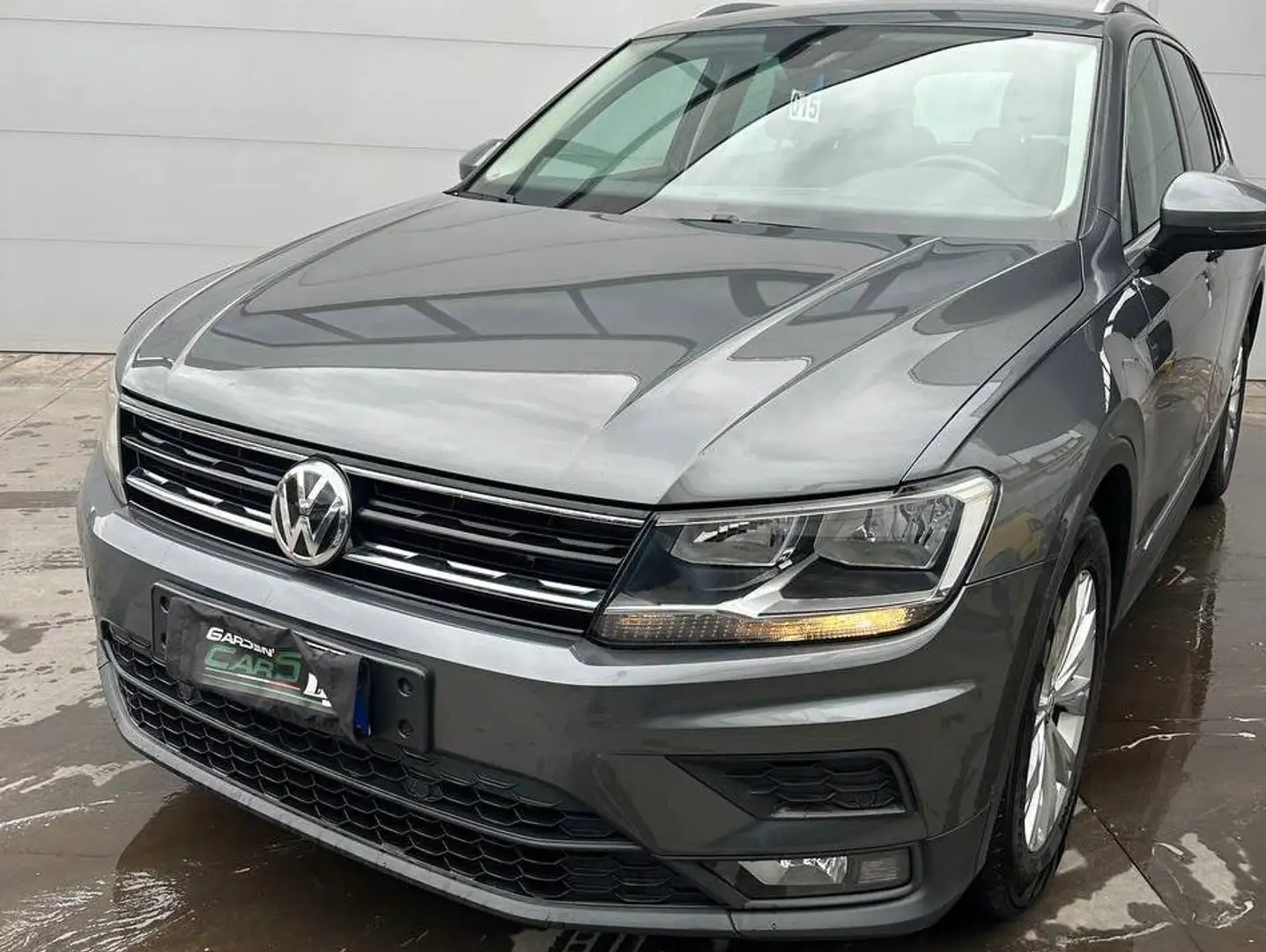Volkswagen Tiguan Tiguan 2.0 tdi Business 150cv dsg siva - 1