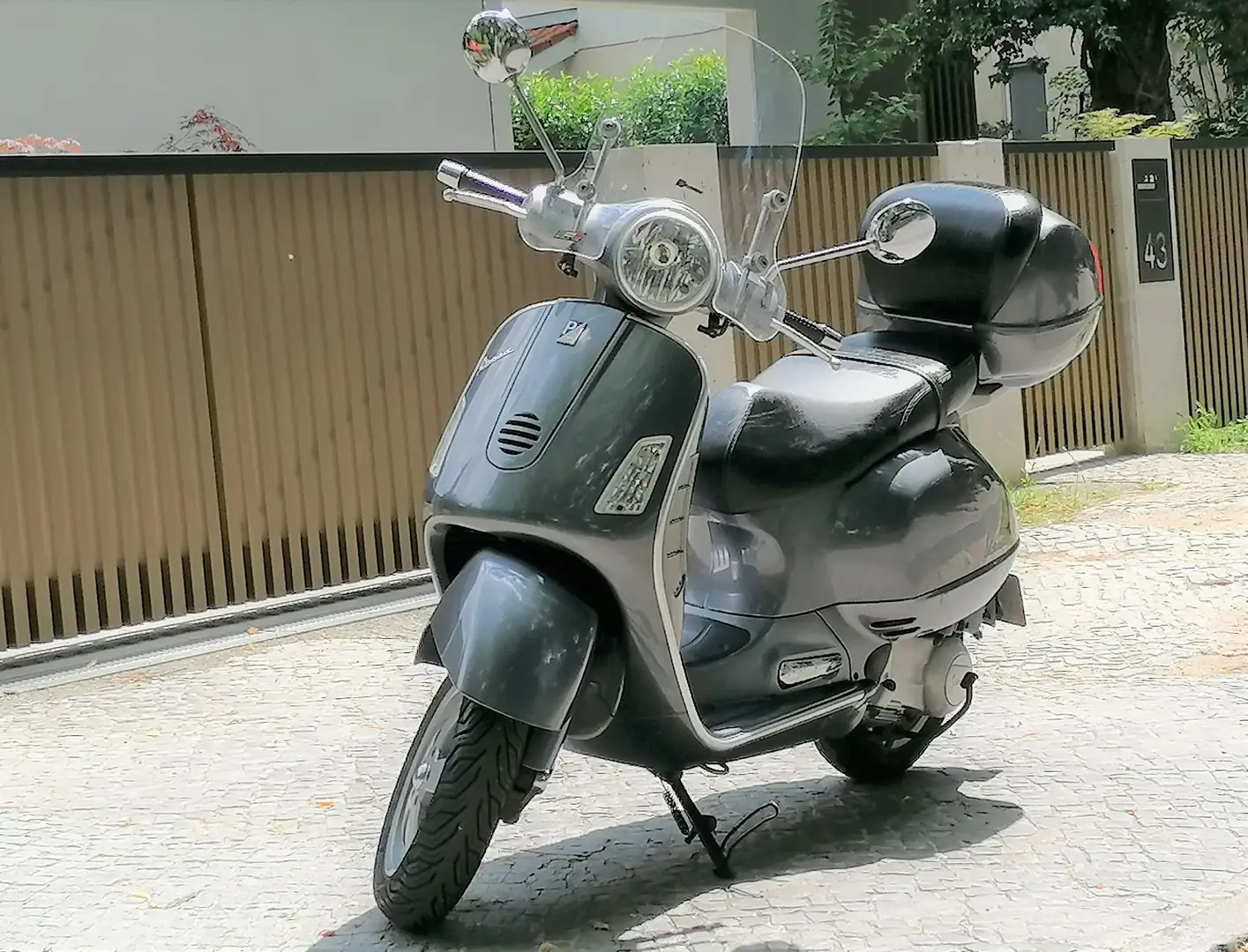 Vespa GTS 125 Granturismo Grau - 1