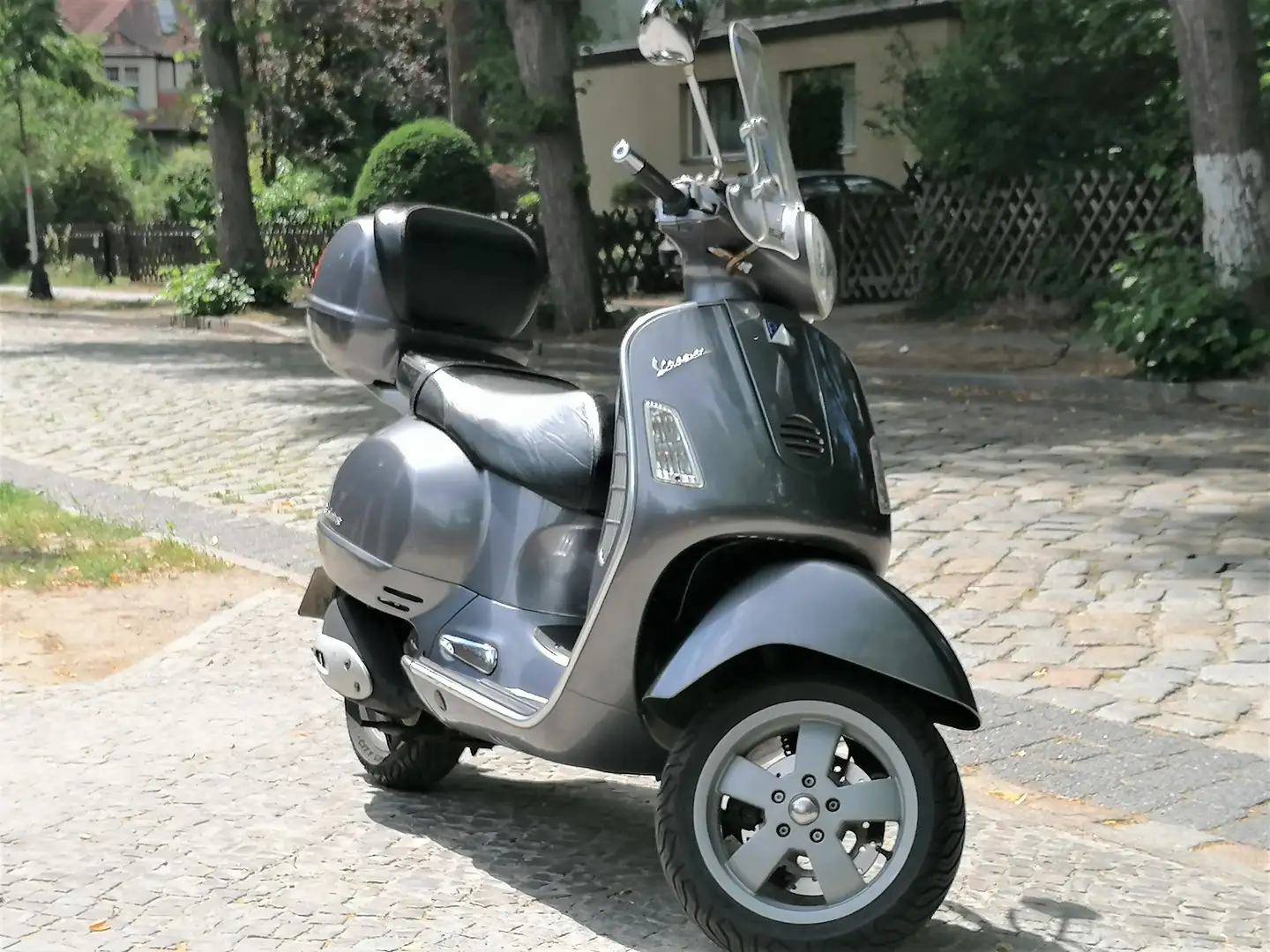 Vespa GTS 125 Granturismo Grau - 2