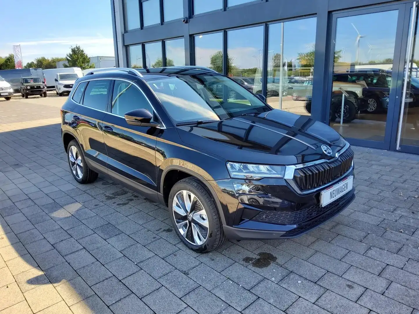 Skoda Karoq 1.5 TSI DSG Selection n.Modell ACC Keyless Schwarz - 2