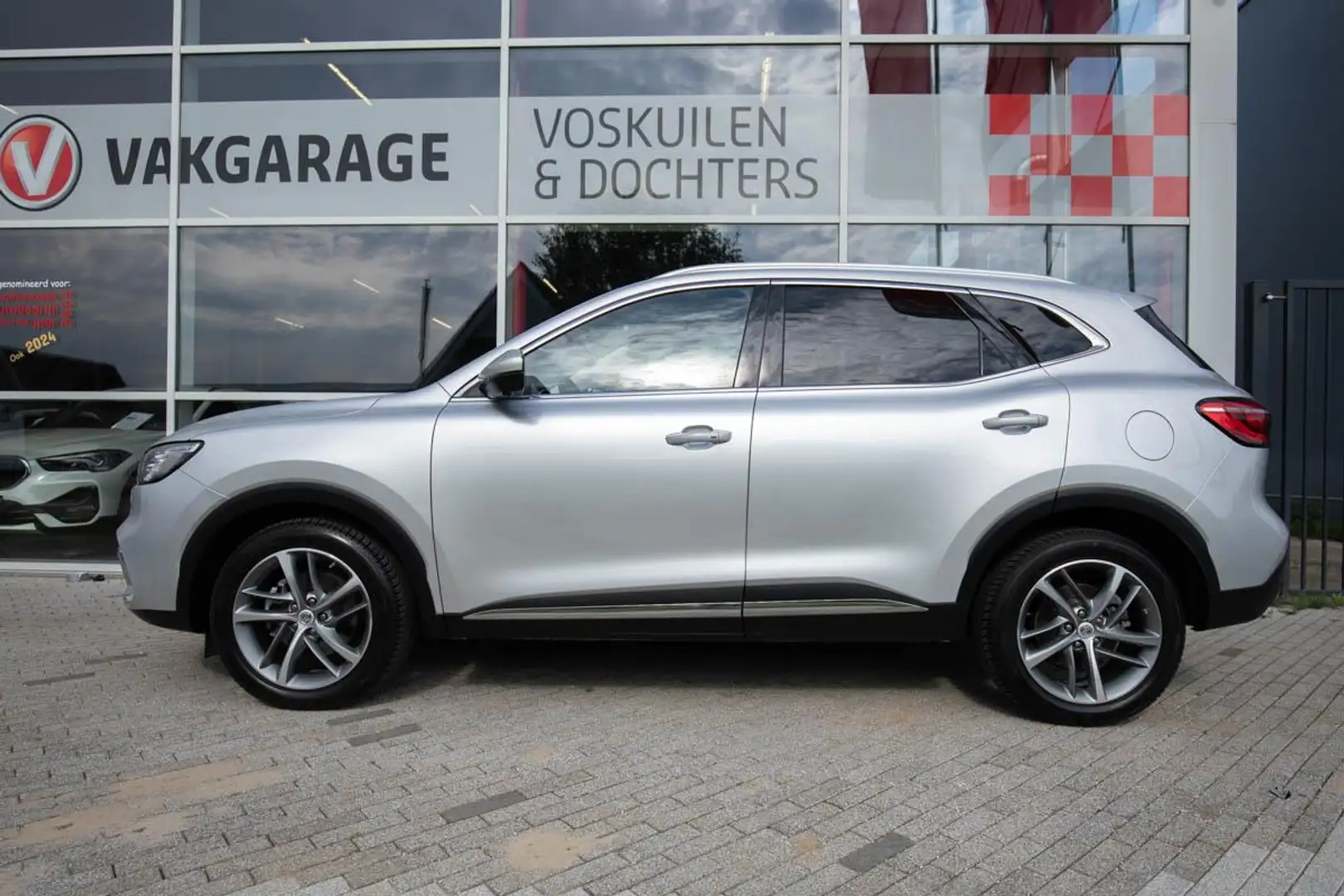 MG EHS 1.5 TGDI Luxury | Leder | AppleCarplay | Camera Grijs - 2