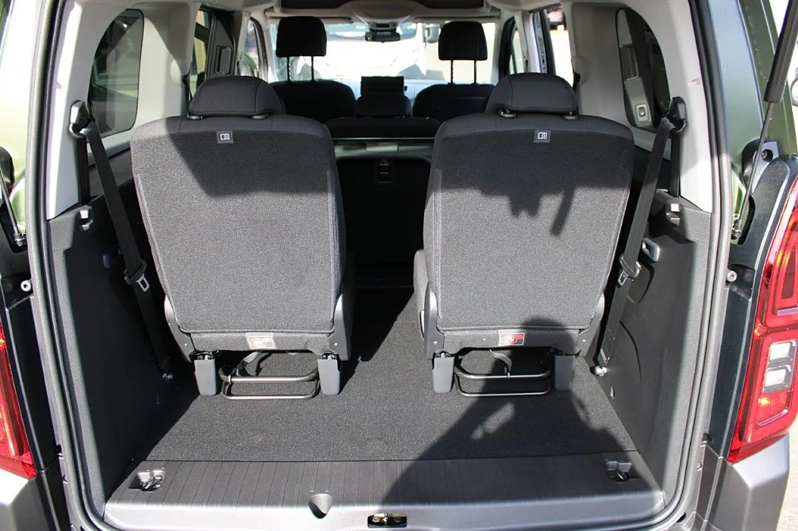 Fiat Doblo Kombi extra Lang 130 Automatik 7Sitze Full Opt.... Grün - 2