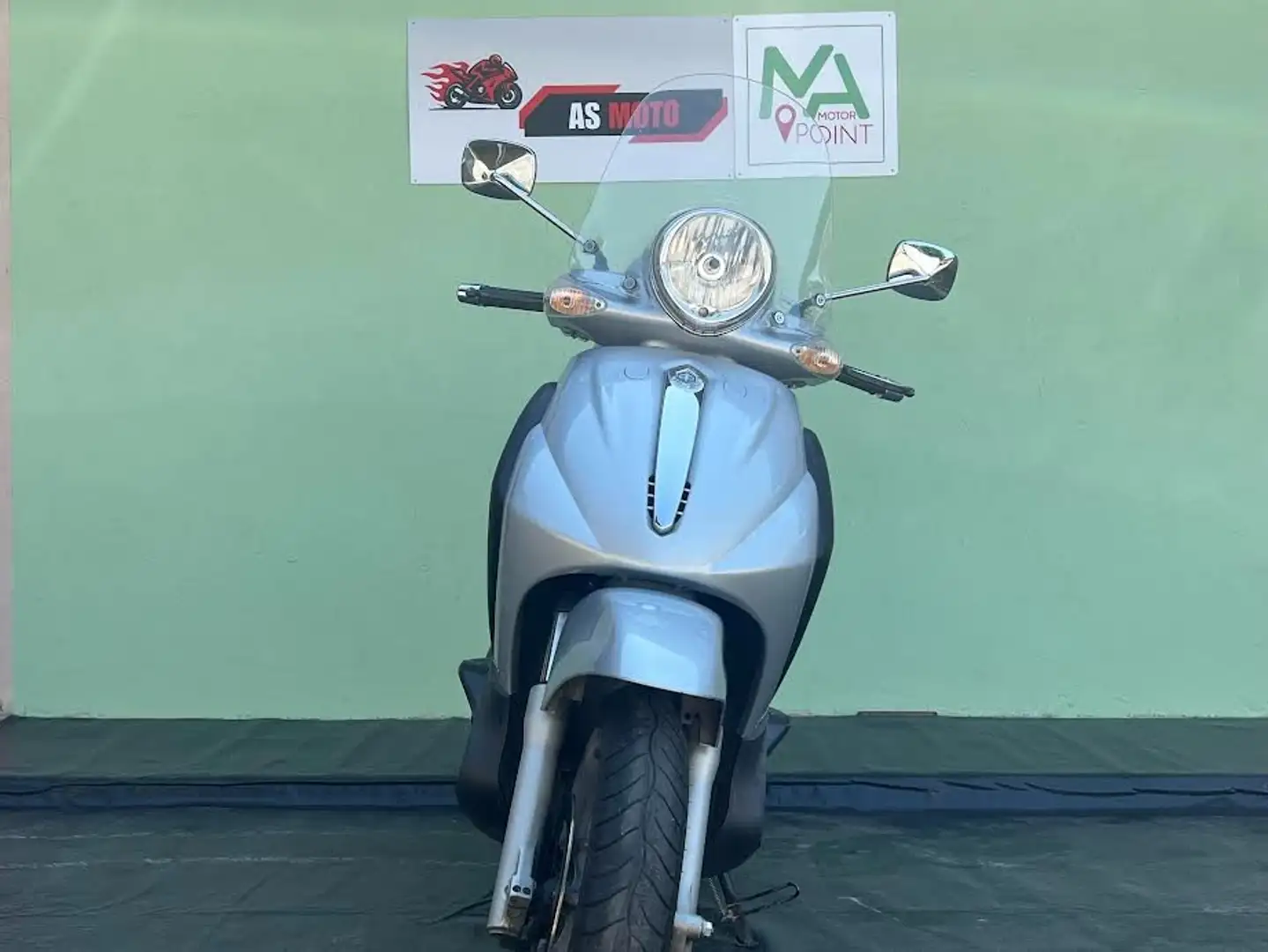 Piaggio Beverly 500 Grijs - 2