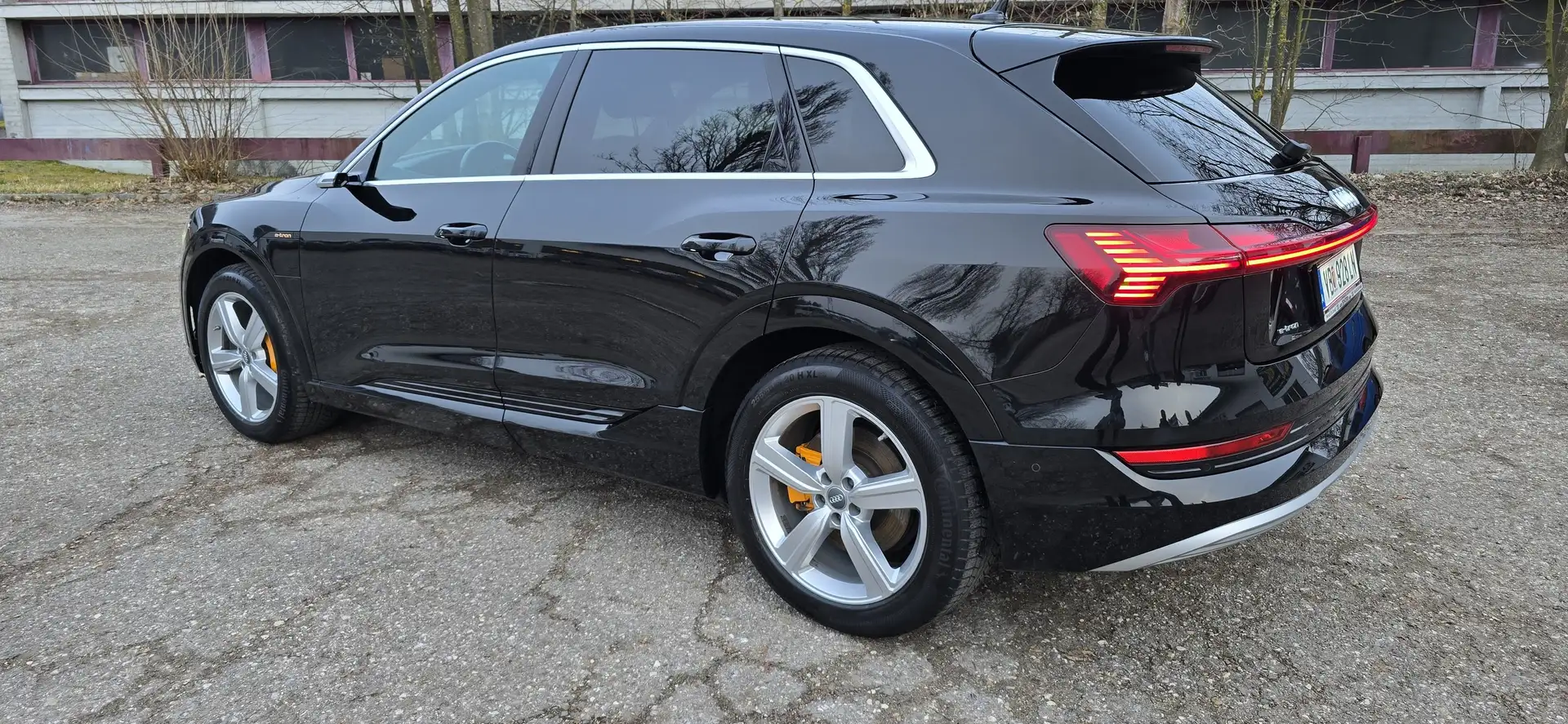 Audi e-tron e-tron 55 quattro 95kWh Advanced Advanced Schwarz - 2