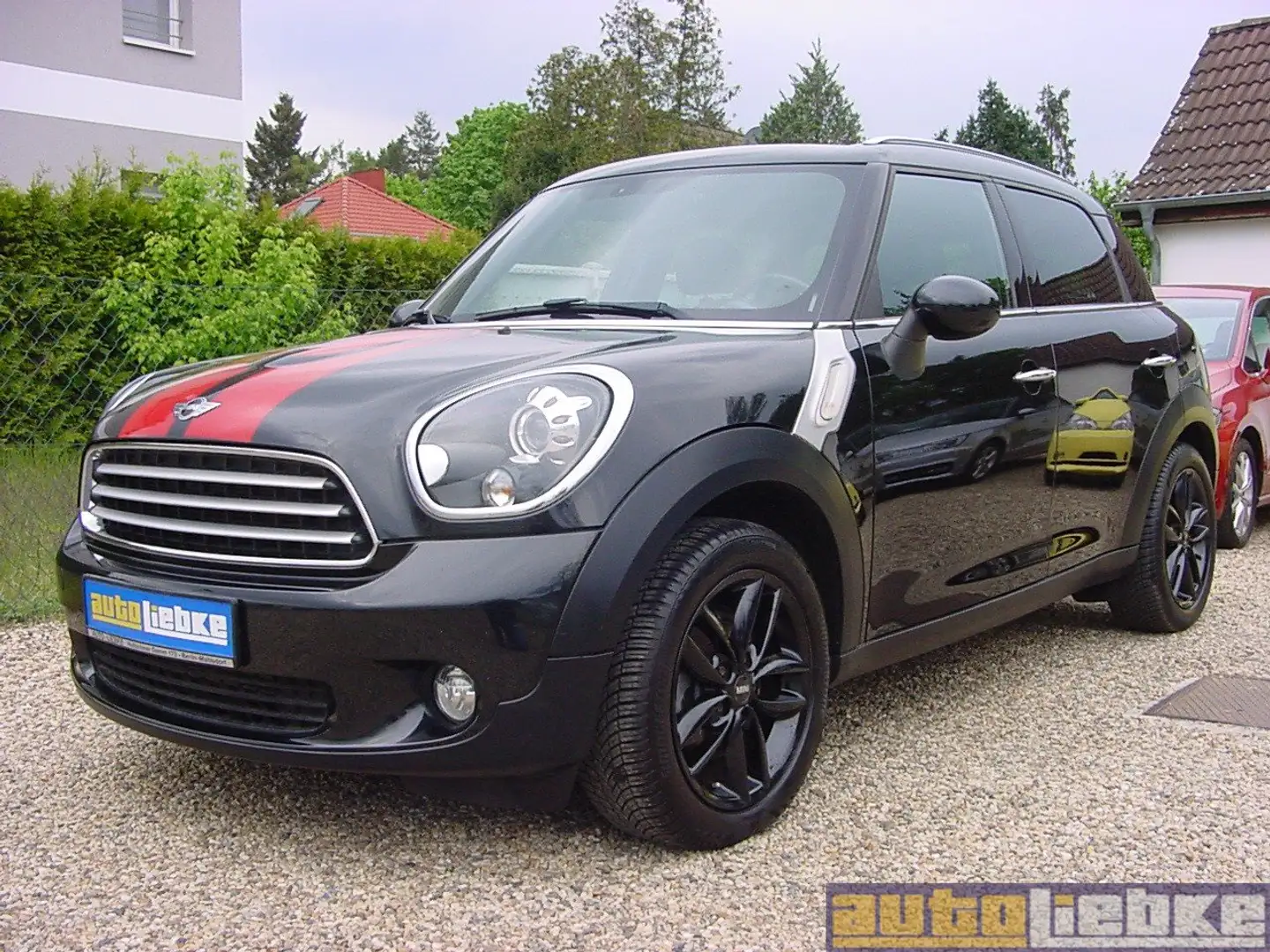 MINI Cooper D Countryman All4 AUTOM,NAVI,XEN,PANO,H&K,SHZ,PDC,BT,GRA Black - 1