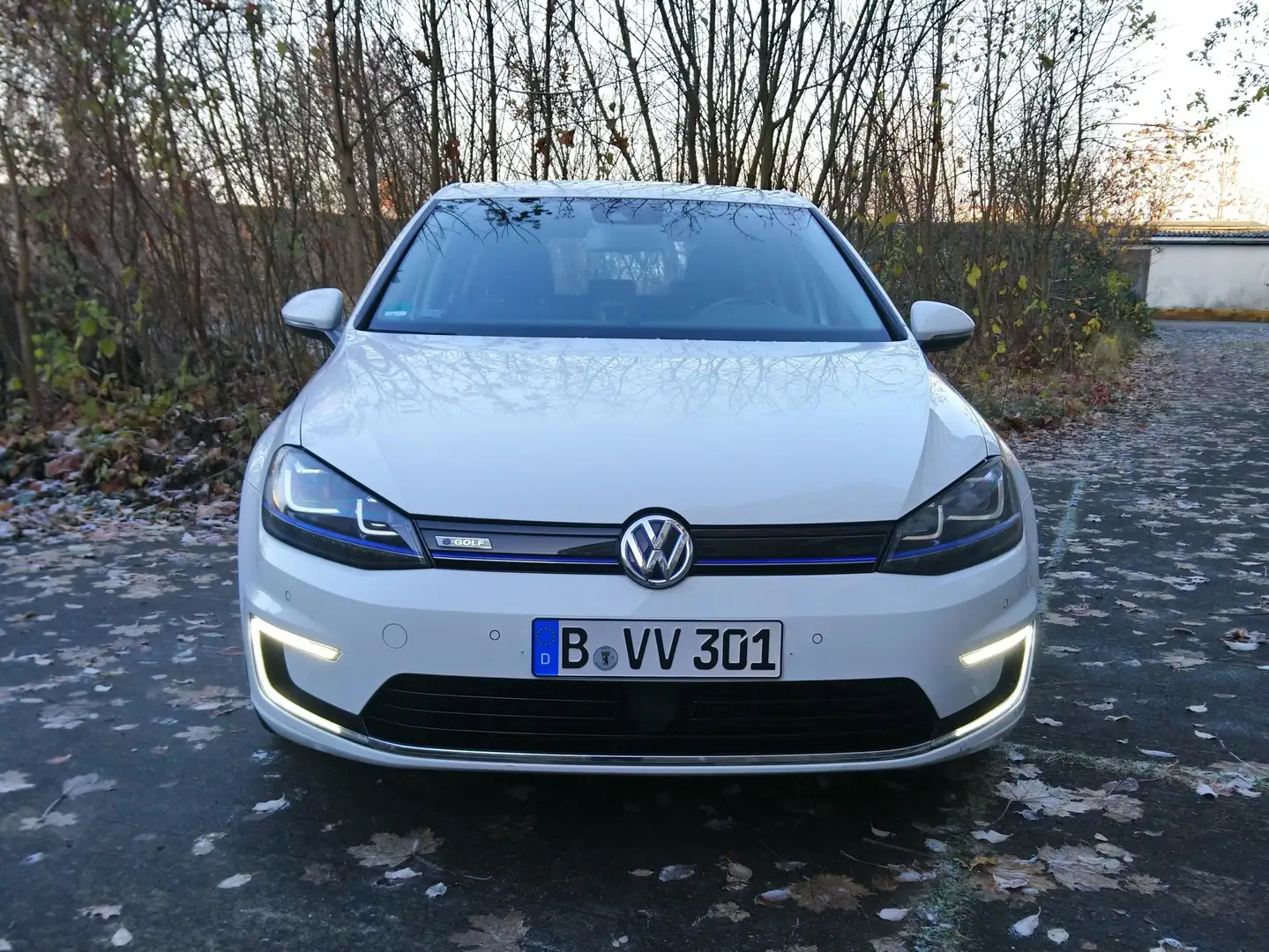 Volkswagen e-Golf *TÜV NEU* 2Hd. Scheckheft gepfl.Kessy, ACC, CAM Weiß - 2