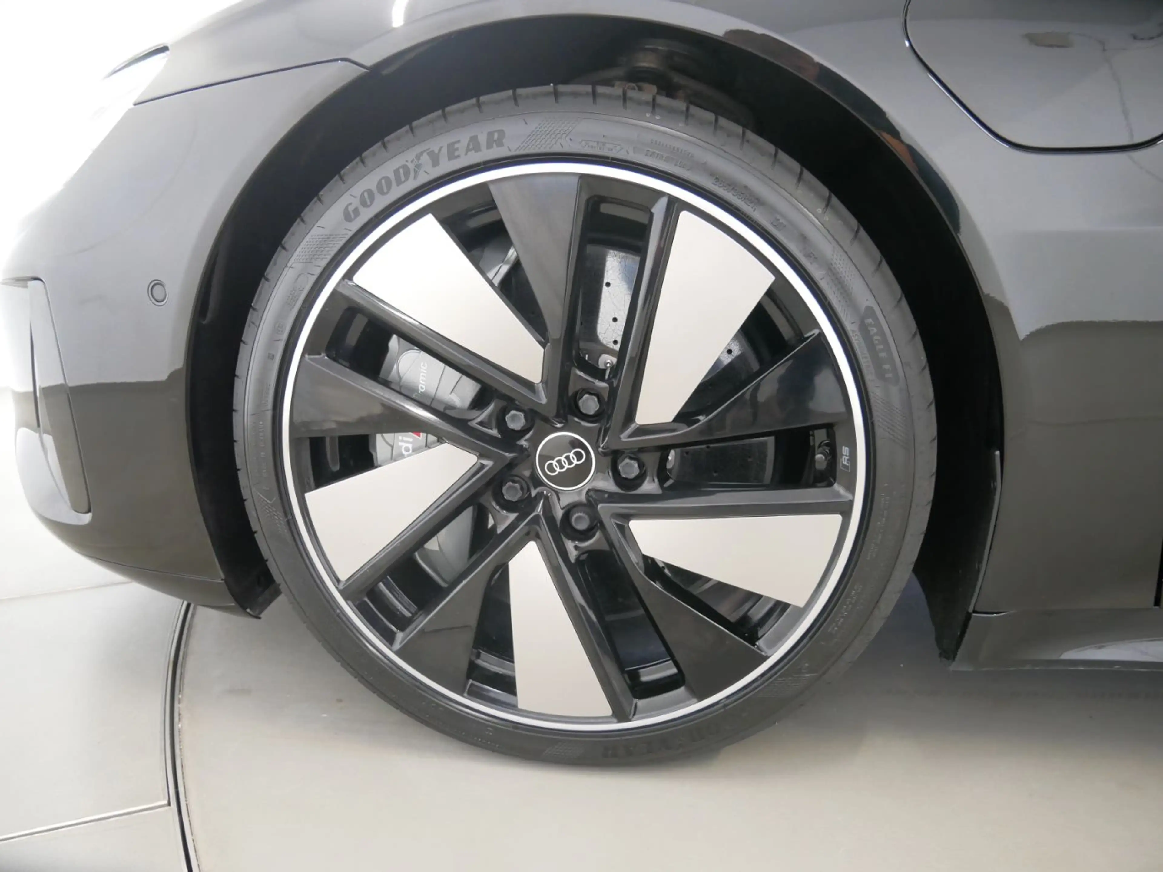 Audi e-tron GT quattro KERAMIK MATRIX HEAD-UP — photo 15