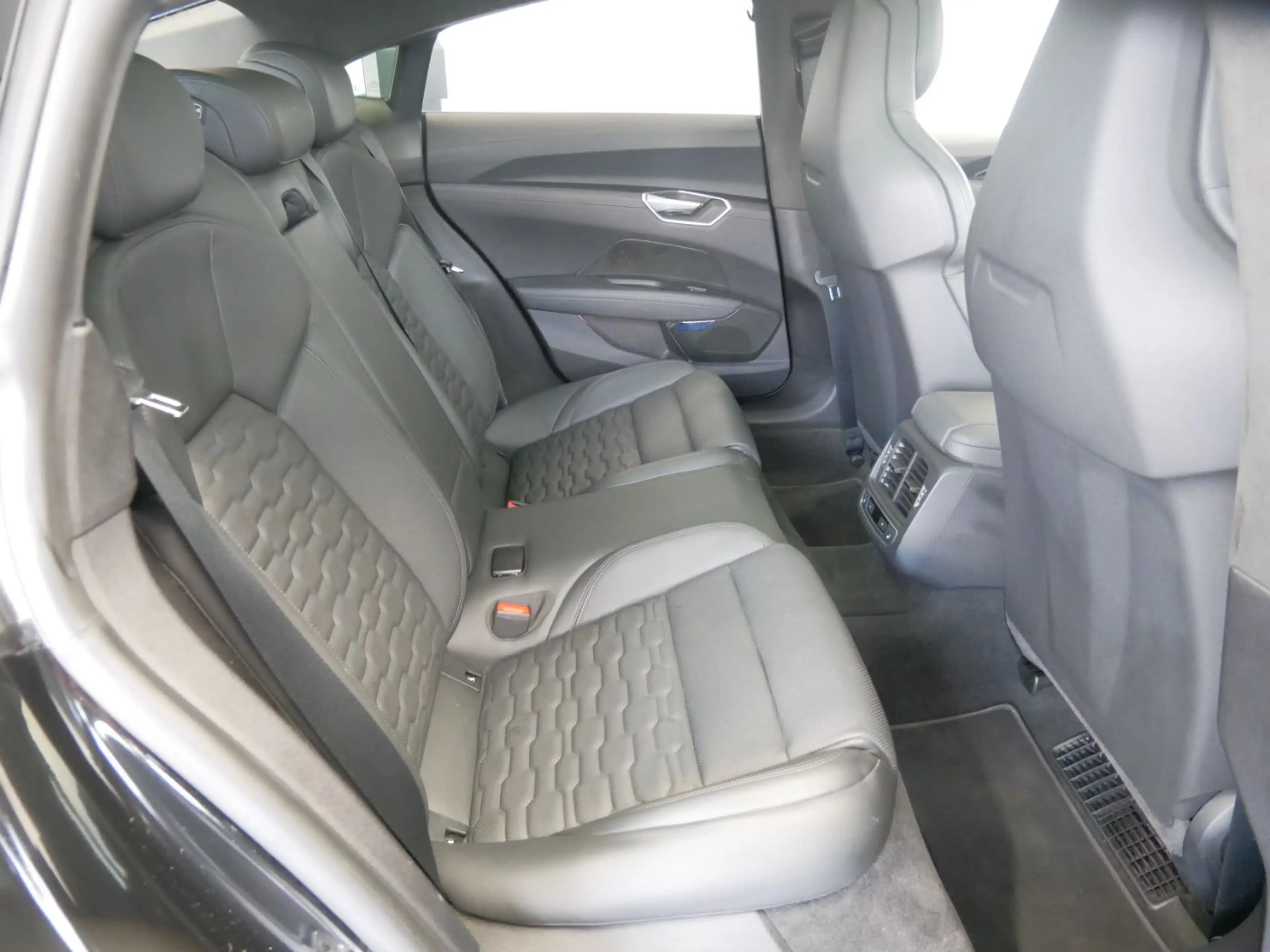 Audi e-tron GT quattro KERAMIK MATRIX HEAD-UP — photo 8