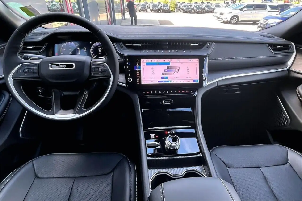 Jeep Grand Cherokee снимка Jeep Grand Cherokee