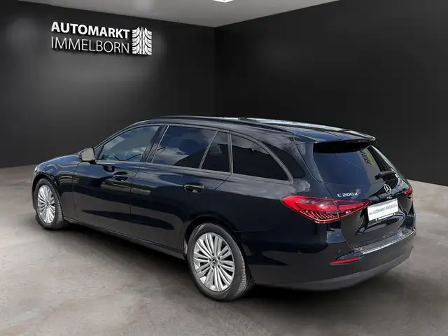 Mercedes-Benz C-Class view 4
