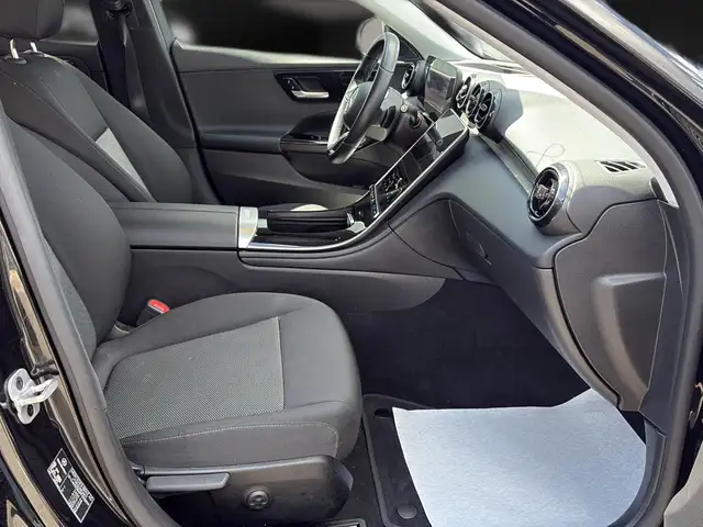 Mercedes-Benz C-Class view 13