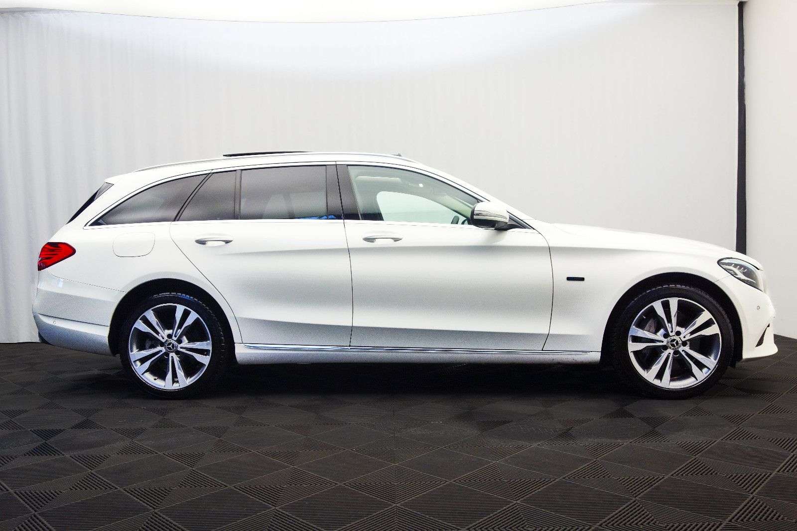 Second hand Mercedes Benz C-Class 300