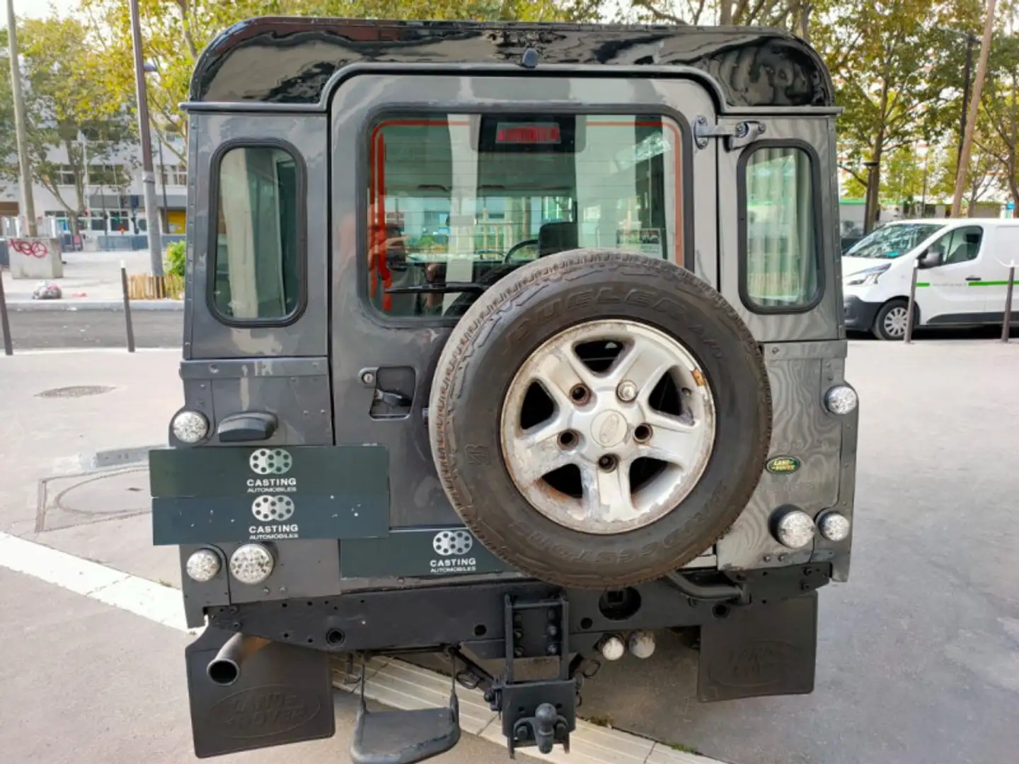 Land Rover Defender TD5 110 // 9 places // RHD - 2