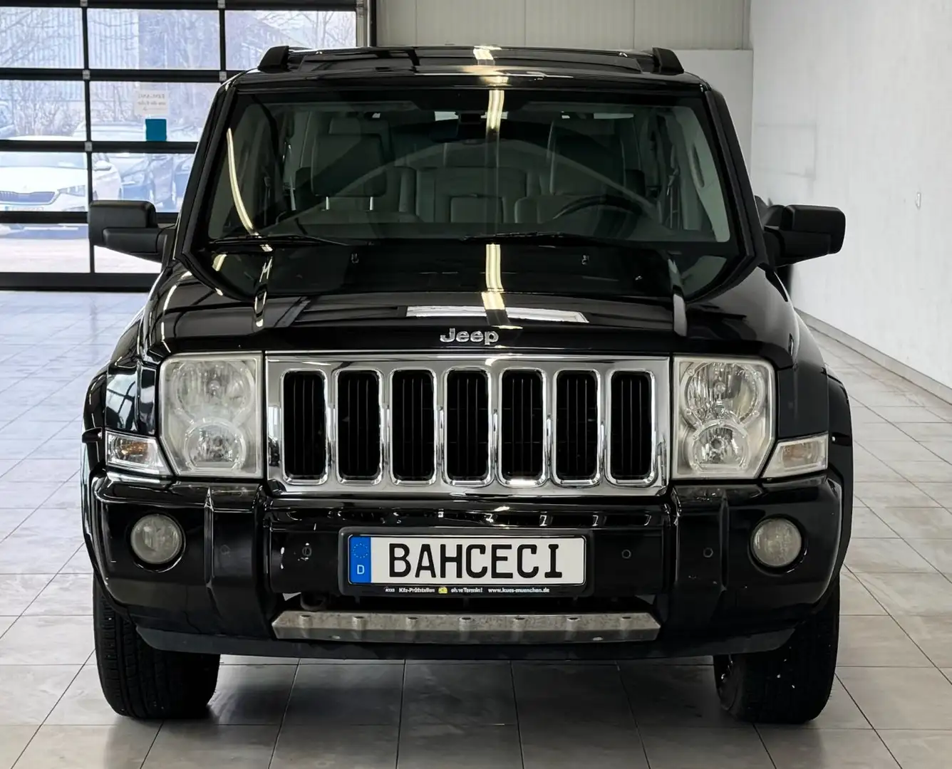 Jeep Commander 3.0 V6 CRD Limited*Pano*7Sitz*SHZ*Navi Schwarz - 2