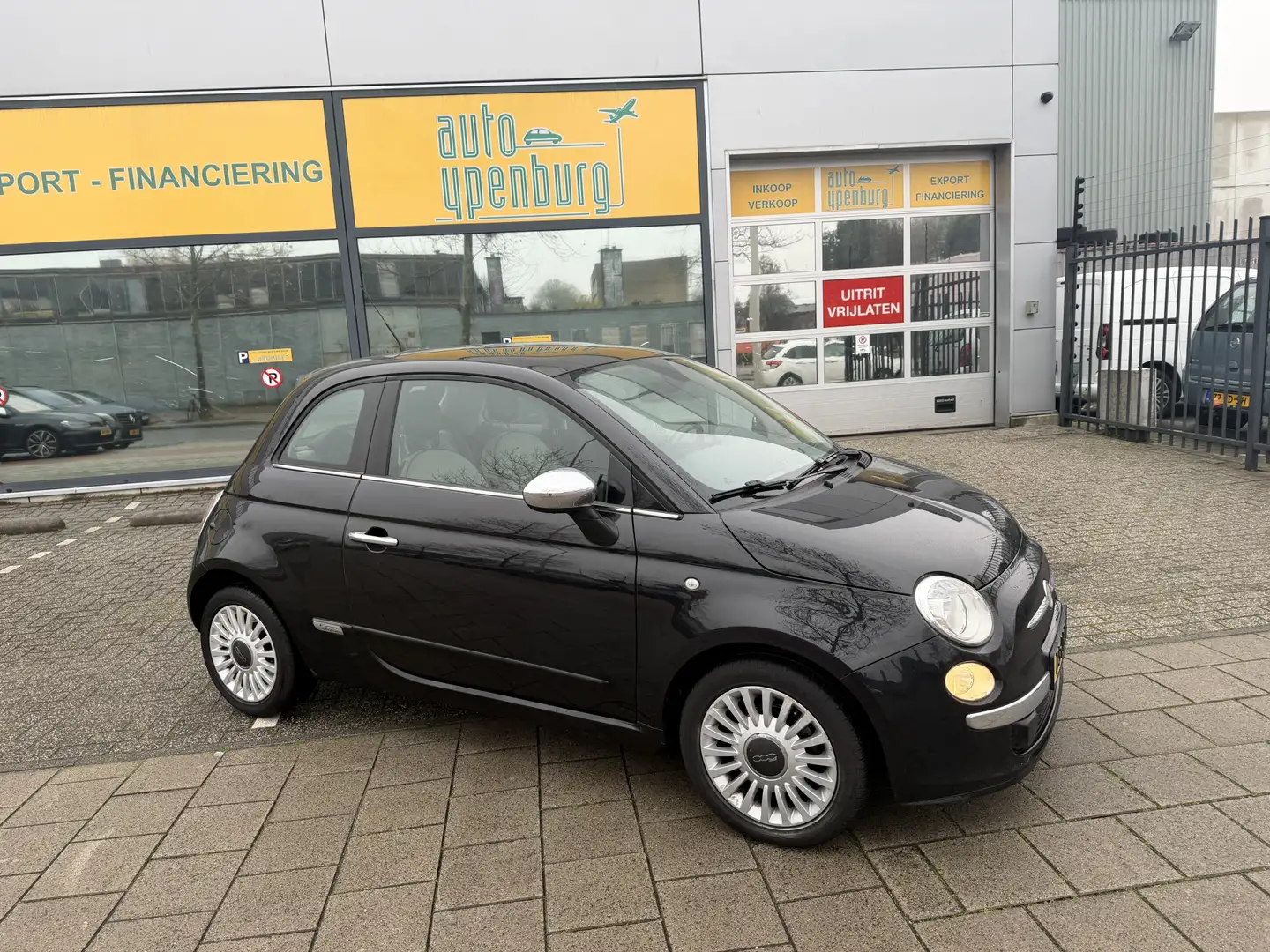 Fiat 500 1.2 Lounge Automaat * 127.917 Km * Panoramadak * A Schwarz - 2