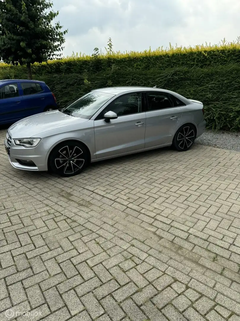 Audi A3 Limousine 1.4 TFSI Ambiente Pro Line Plus Grijs - 2