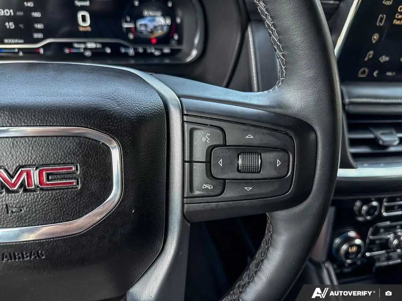 GMC Yukon снимка GMC Yukon
