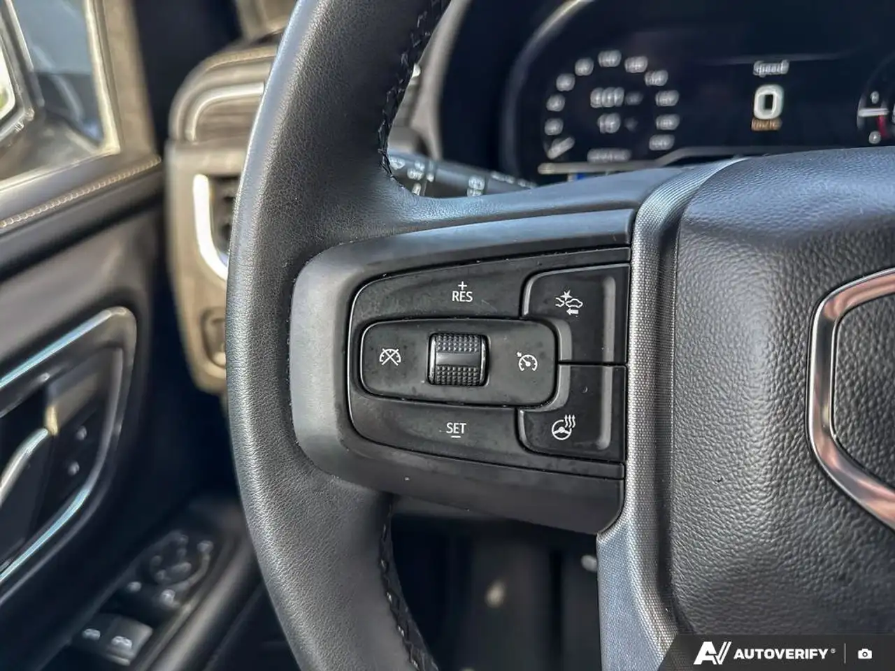 GMC Yukon снимка GMC Yukon