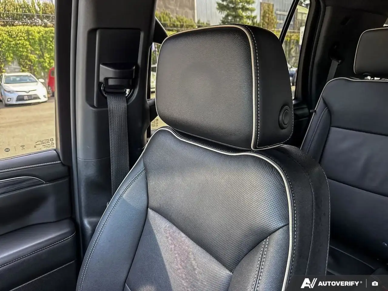 GMC Yukon снимка GMC Yukon
