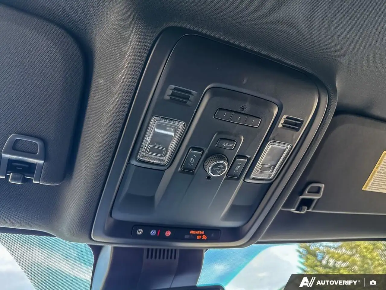GMC Yukon снимка GMC Yukon