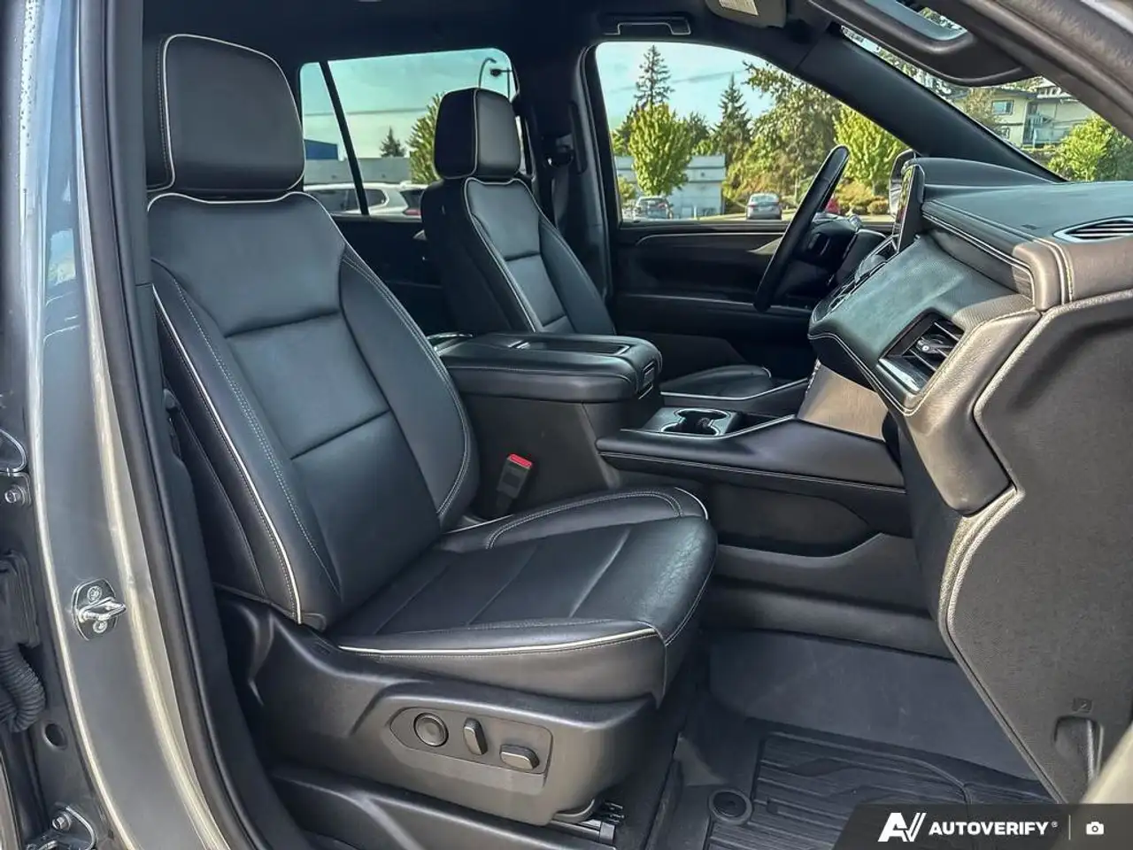 GMC Yukon снимка GMC Yukon