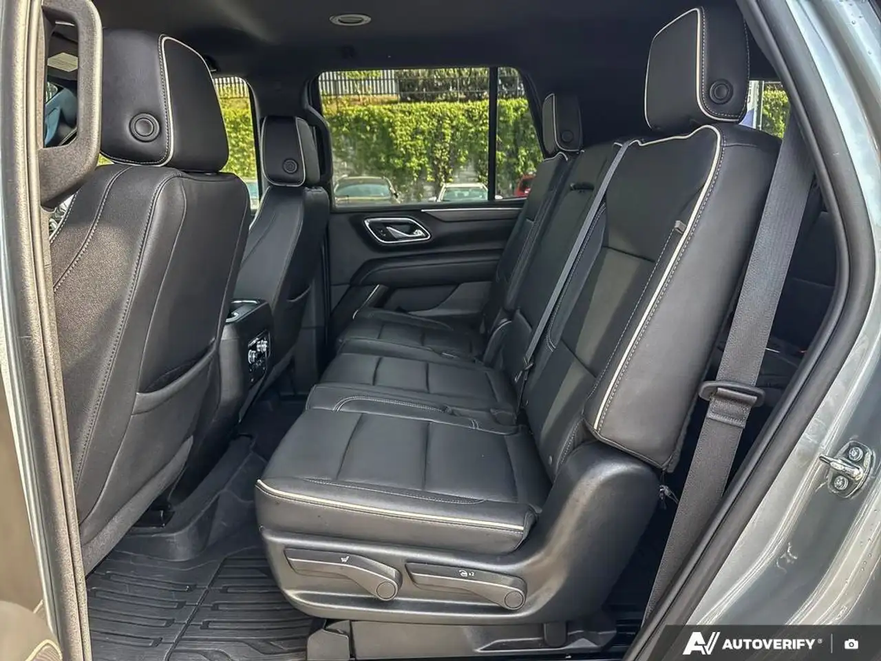 GMC Yukon снимка GMC Yukon