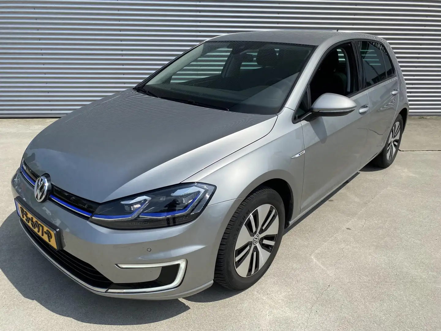 Volkswagen e-Golf LED | Luxe Navi | Camera | Nette wagen Grijs - 2
