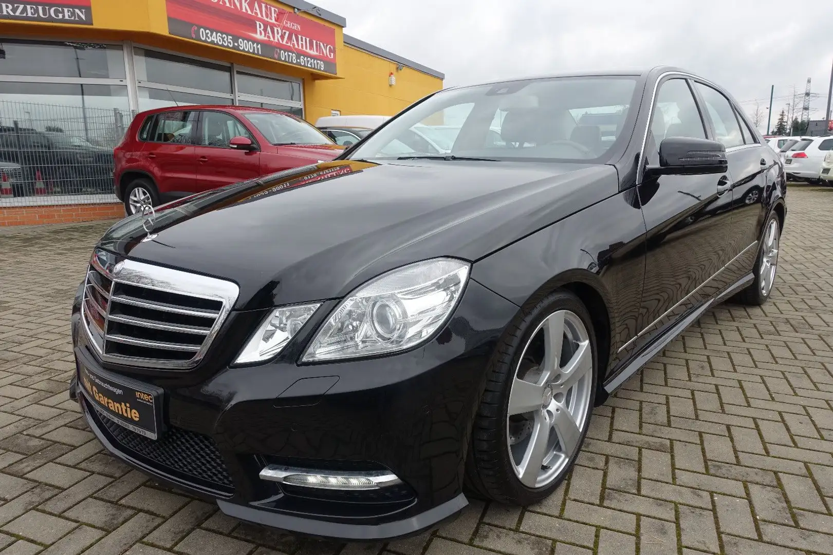 Mercedes-Benz E 200 E -Klasse Lim.E 200*AMG*Bi-Xenon*Sport-Paket*Nav Чорний - 1